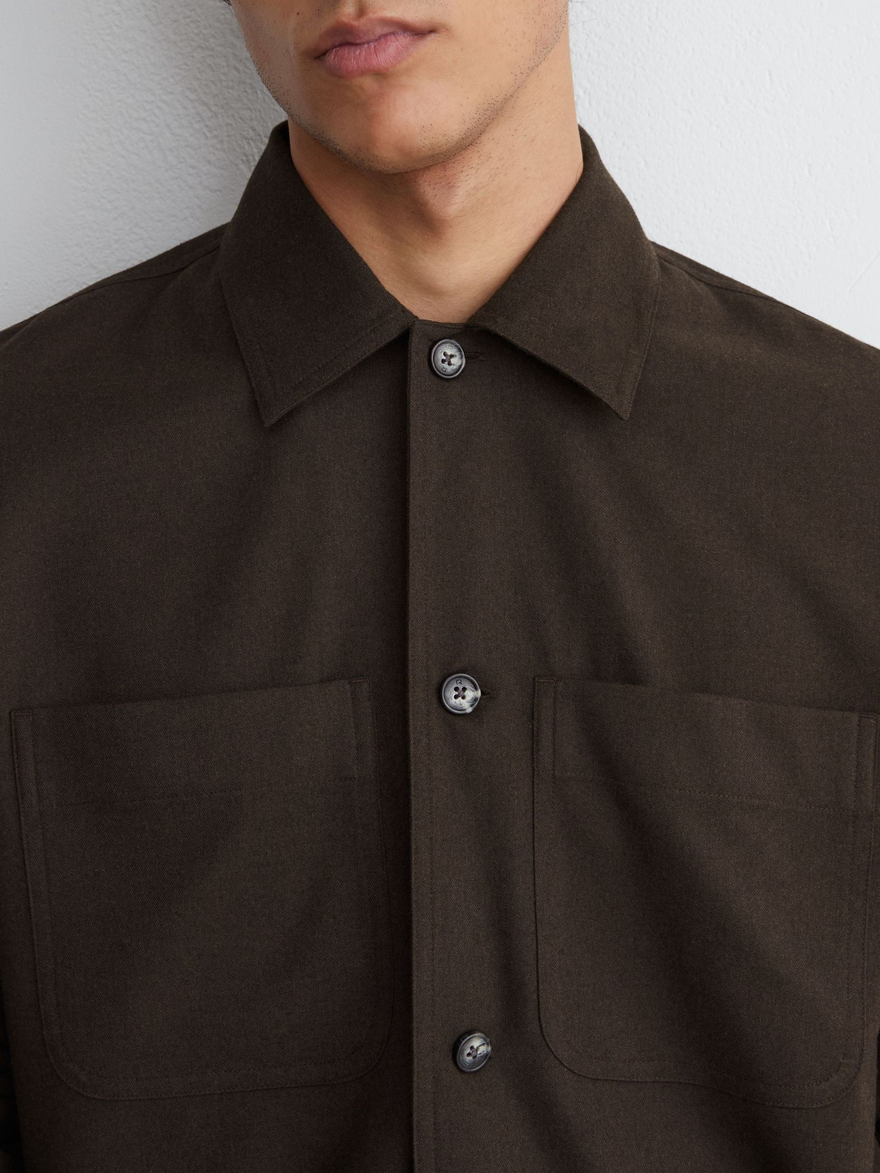 Brushed Twin-Pocket Overshirt with Wool in Chocolate Brown - Image 4 de 6