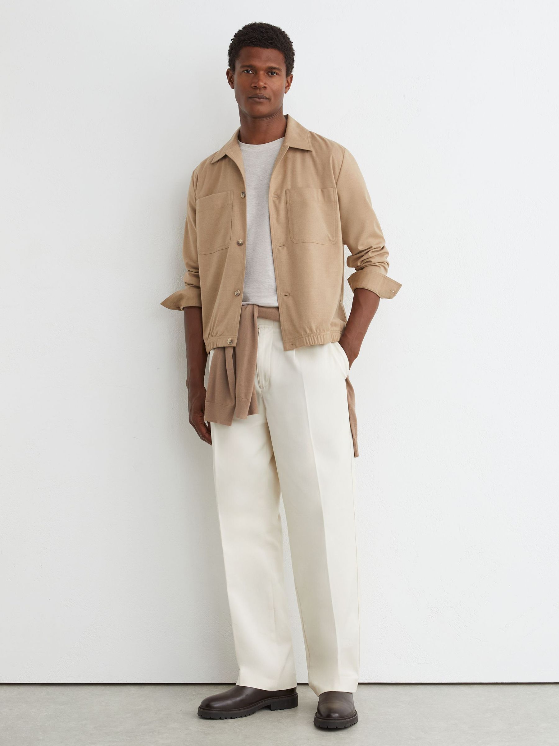 Gebürstetes Overshirt mit zwei Taschen aus Wolle in Kamelbraun - Bild 1 von 7