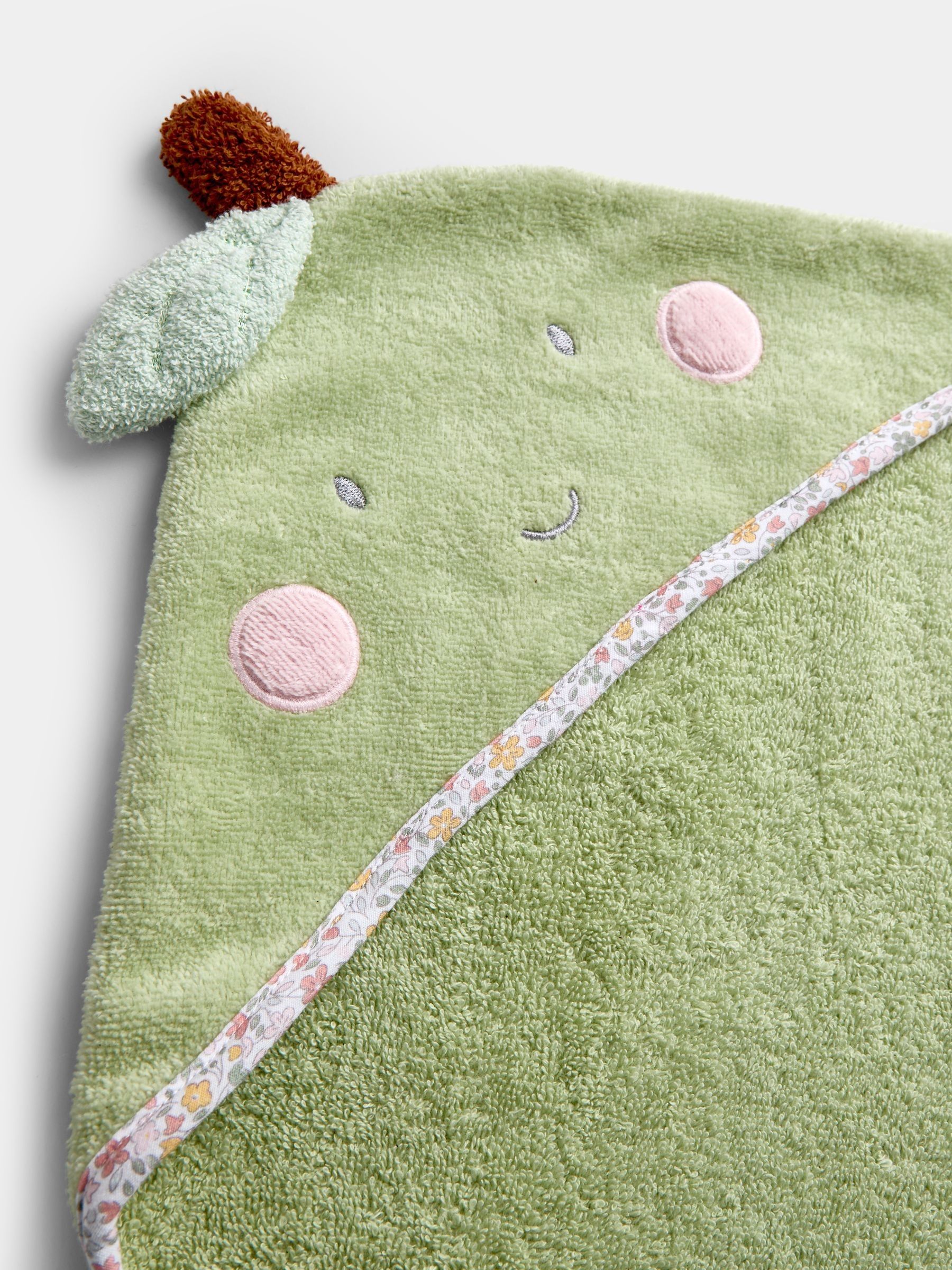 Green Apple Hooded Towel - Image 4 of 4
