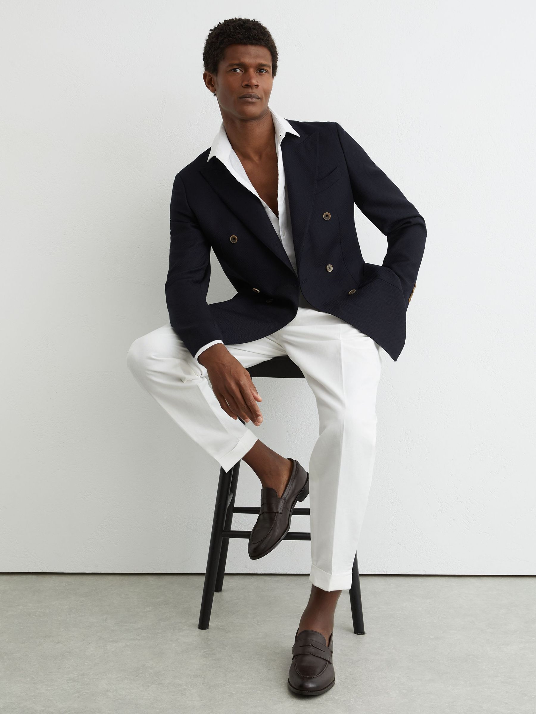 Wool Herringbone Double-Breasted Blazer Tailored-Fit in Navy - Image 4 of 9