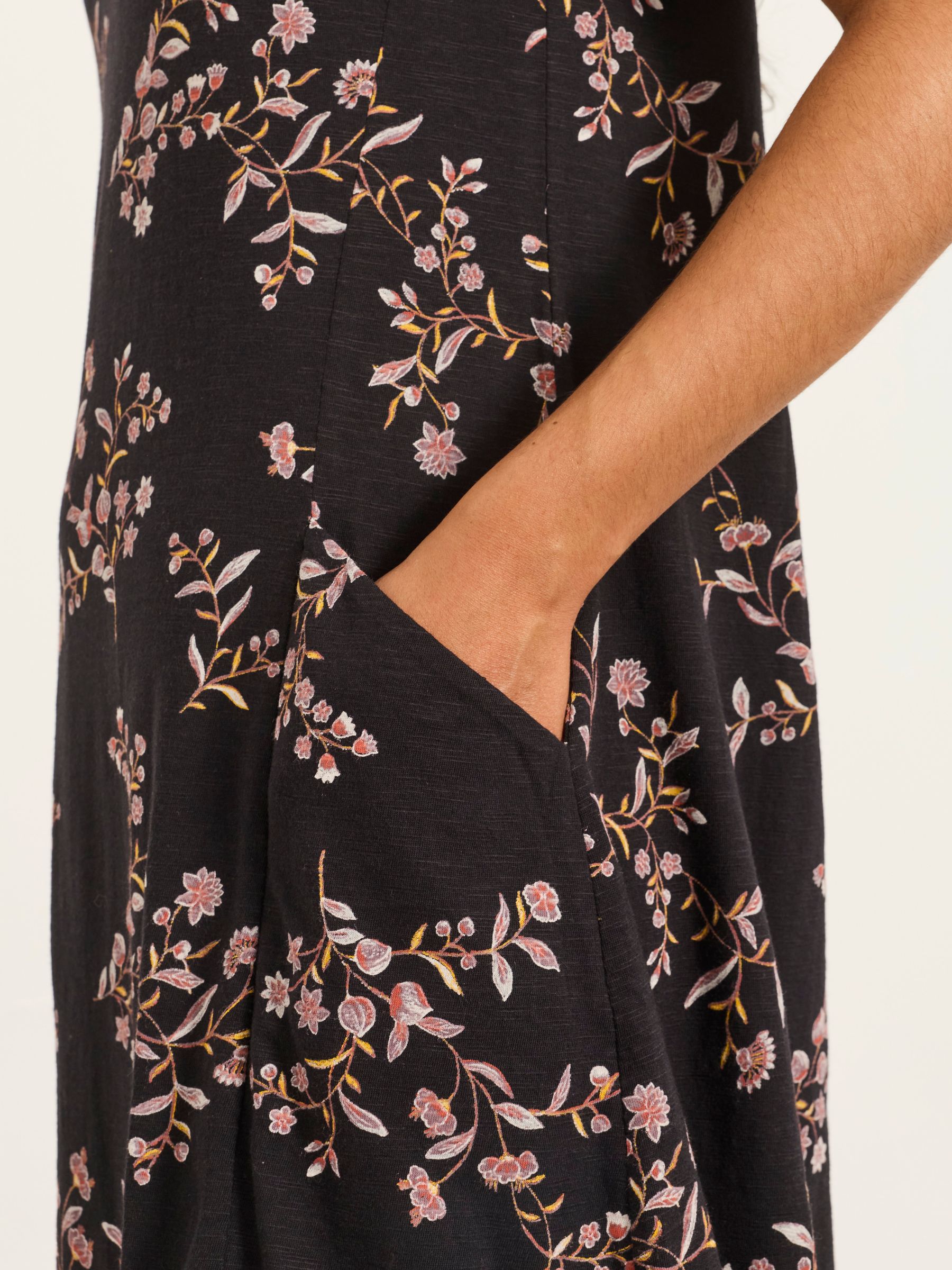 Simone Black Vintage Floral Petite Floral Jersey Dress - Image 4 of 5