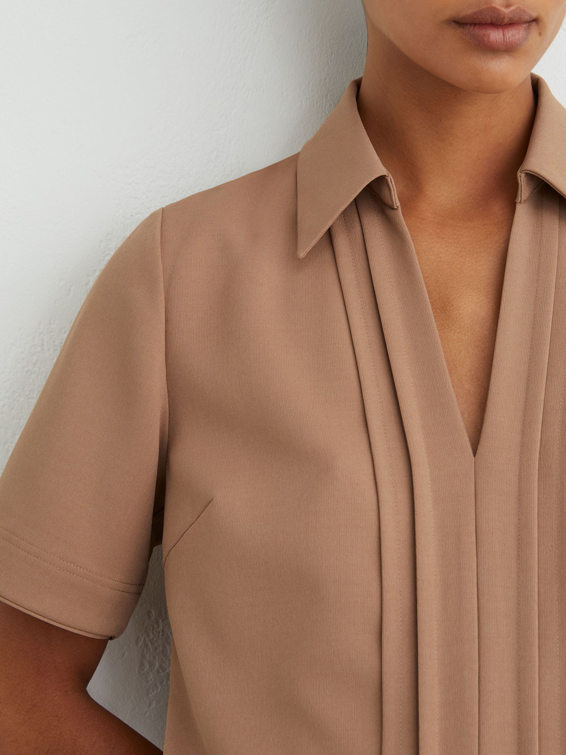 Robe courte plissée à col camel - Image 5 de 8