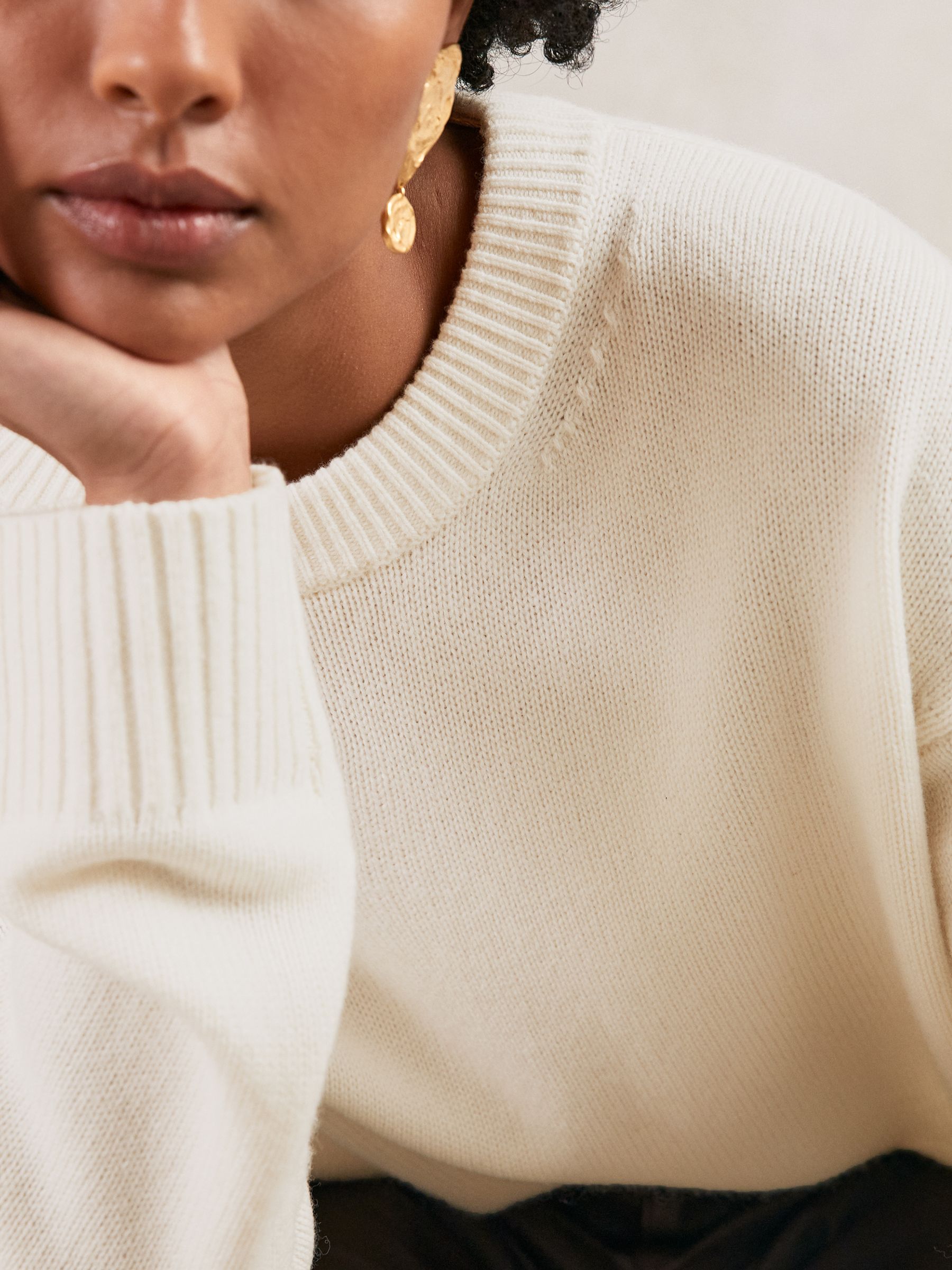 Wool-Cashmere Crew-Neck Jumper in Cream - image 4