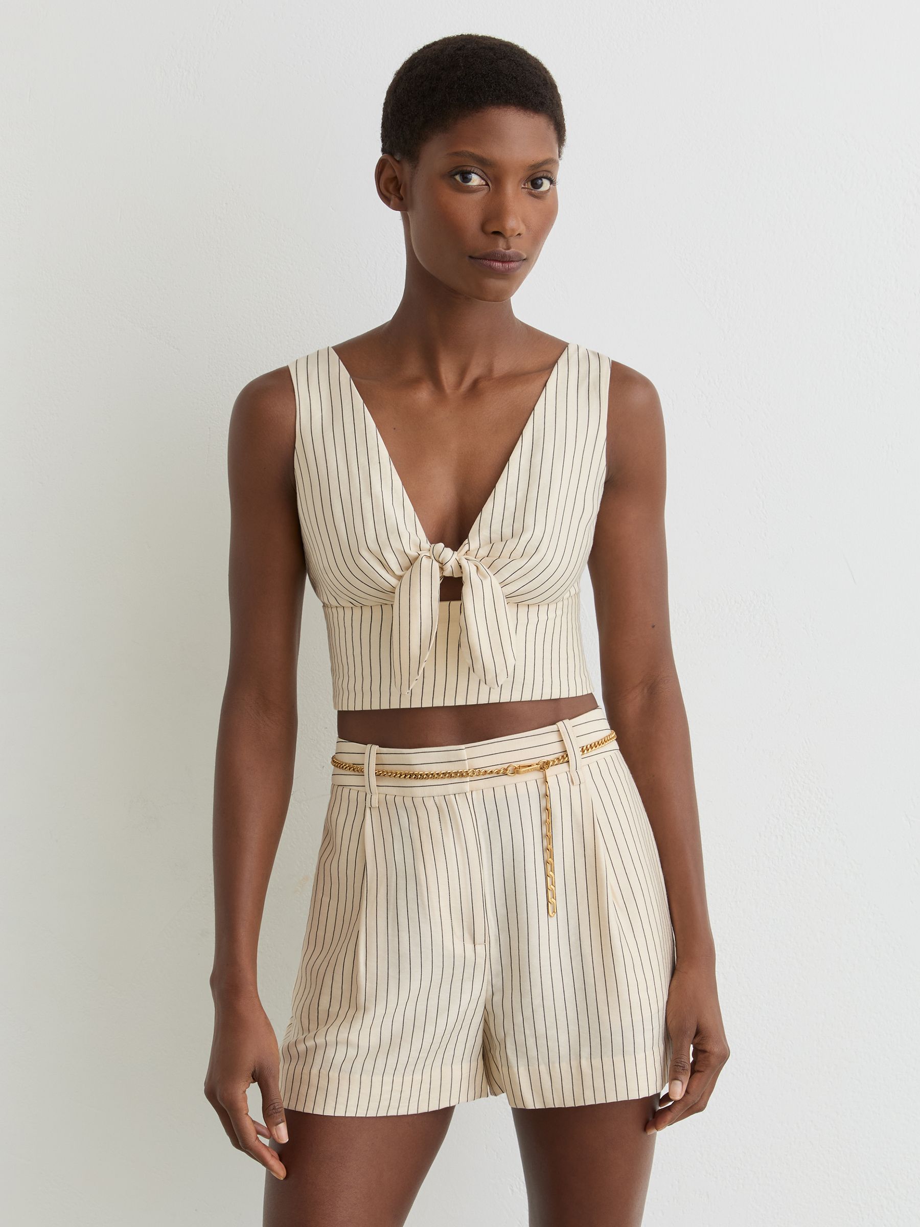 Pinstripe Tailored Shorts in Cream/Black - Image 3 de 7