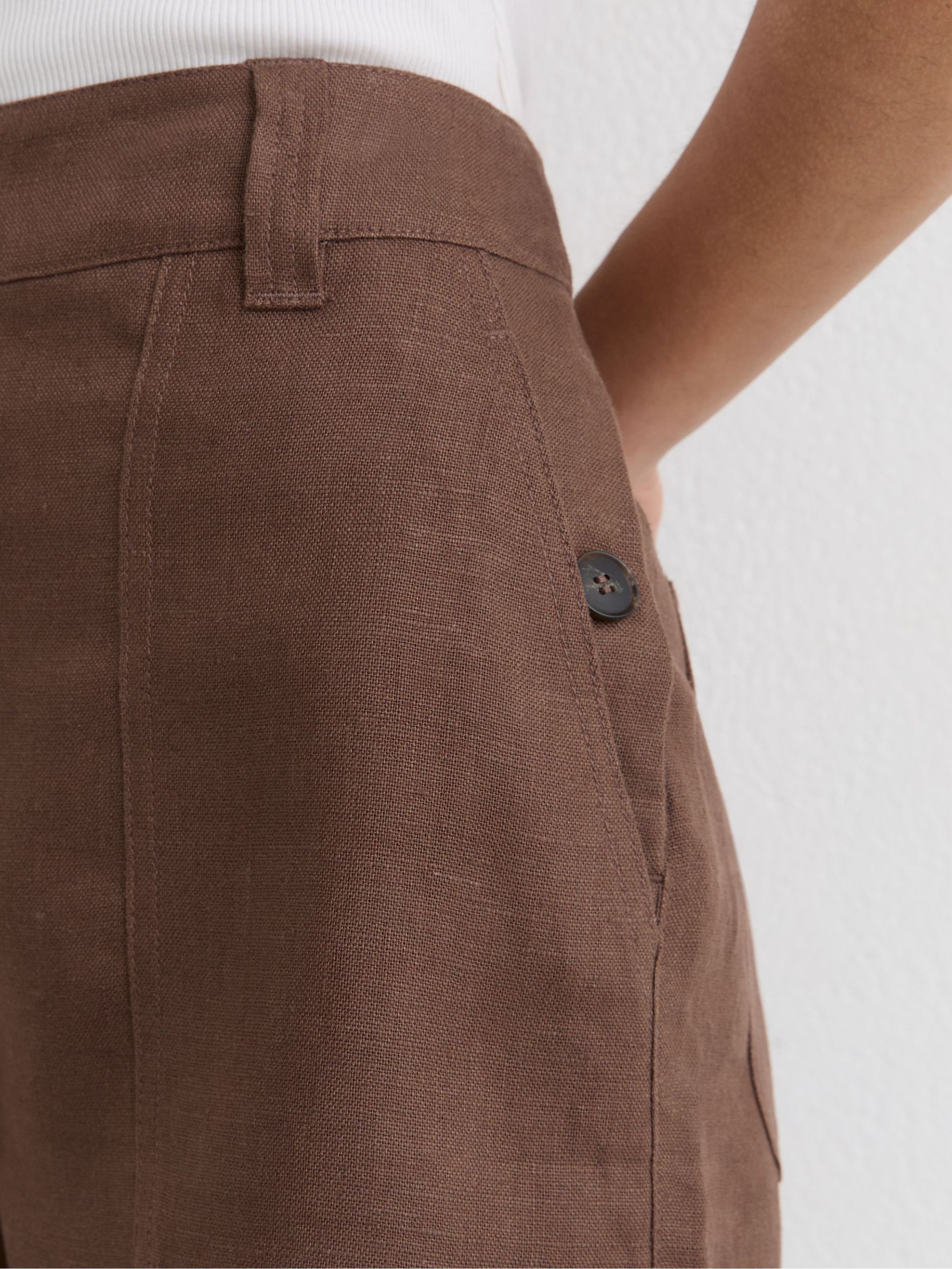 Shorts aus Leinen in Schokoladenbraun - Bild 4 von 6