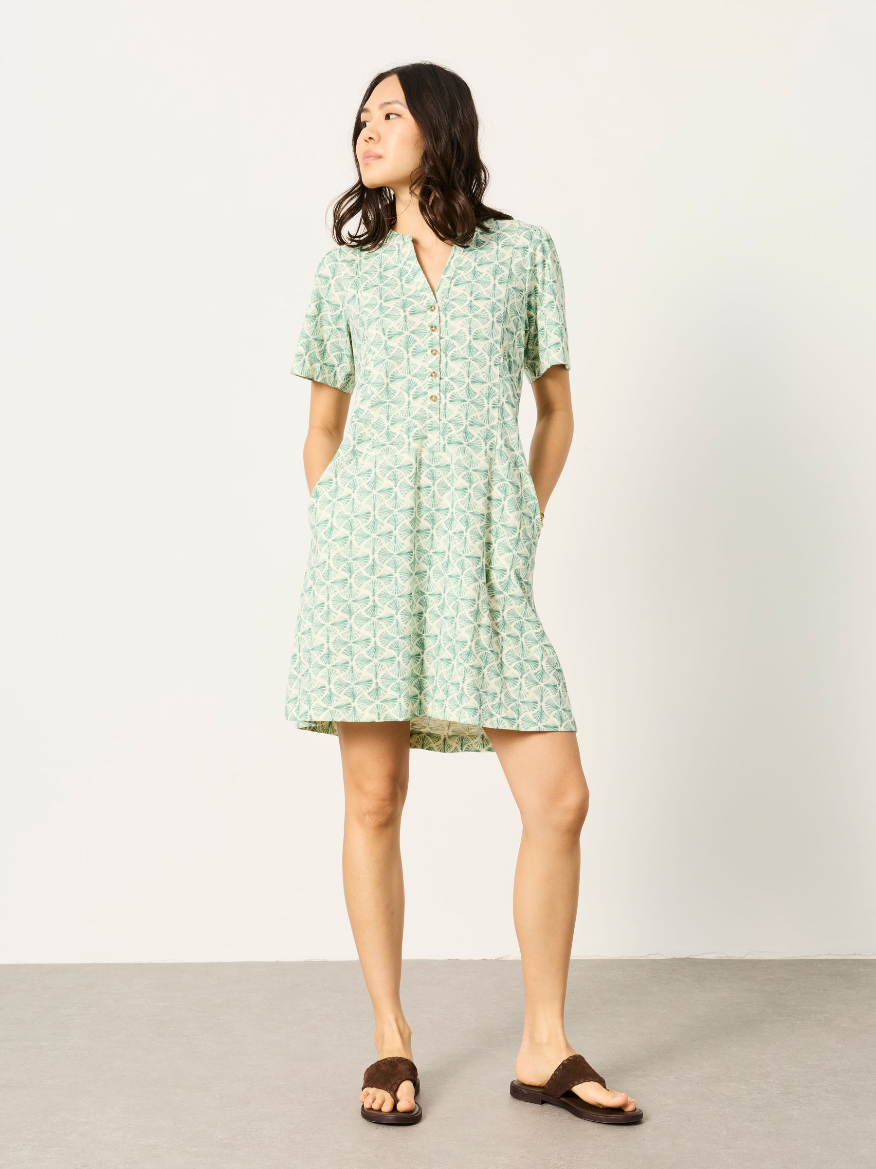 Maggie Ivory Fan Geo Petite Jersey Dress