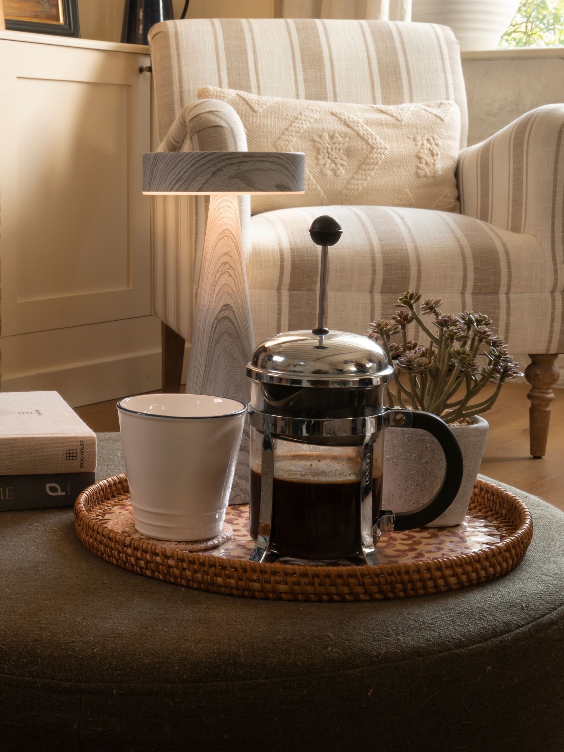 The Solar Centre Warm White Seattle USB Solar Table Light - Image 2 of 2