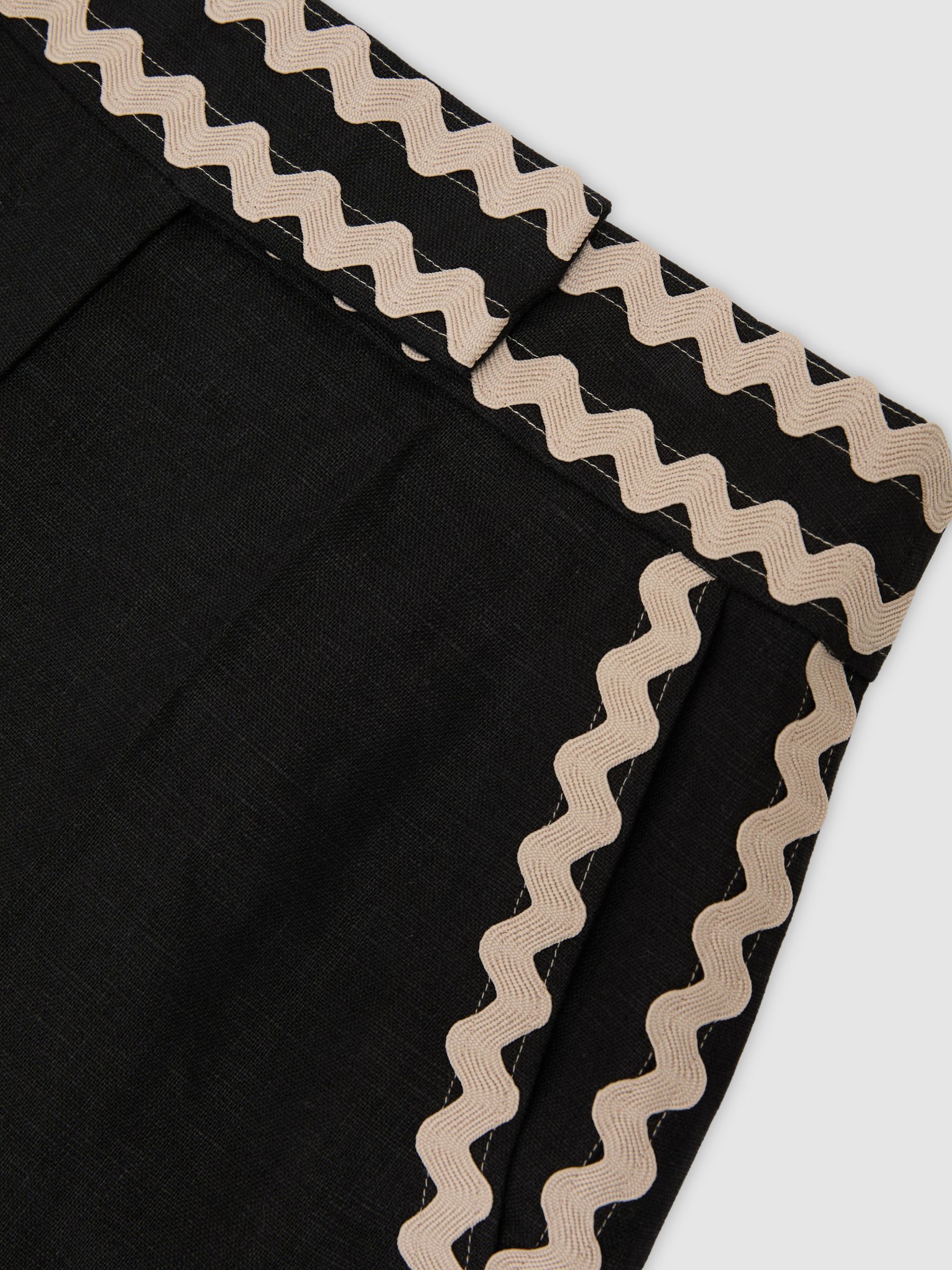 Linen Wave-Trim Shorts in Black - image 3