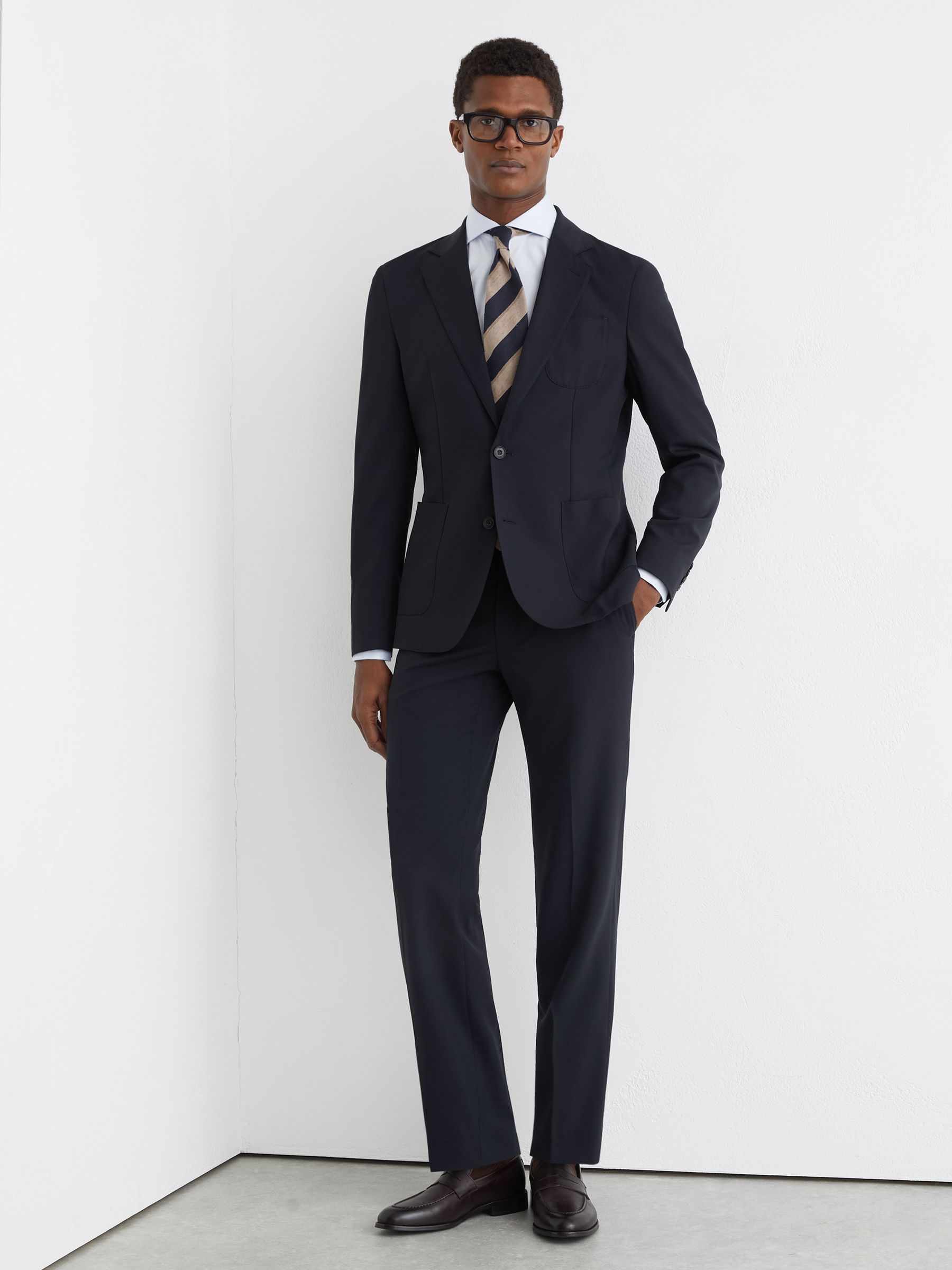 Wool Single-Breasted Travel Suit Blazer Tailored-Fit in Navy - Image 3 of 8