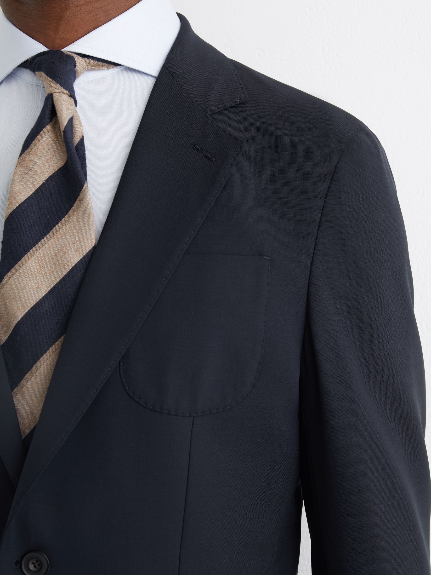 Wool Single-Breasted Travel Suit Blazer Tailored-Fit in Navy - Image 4 of 8