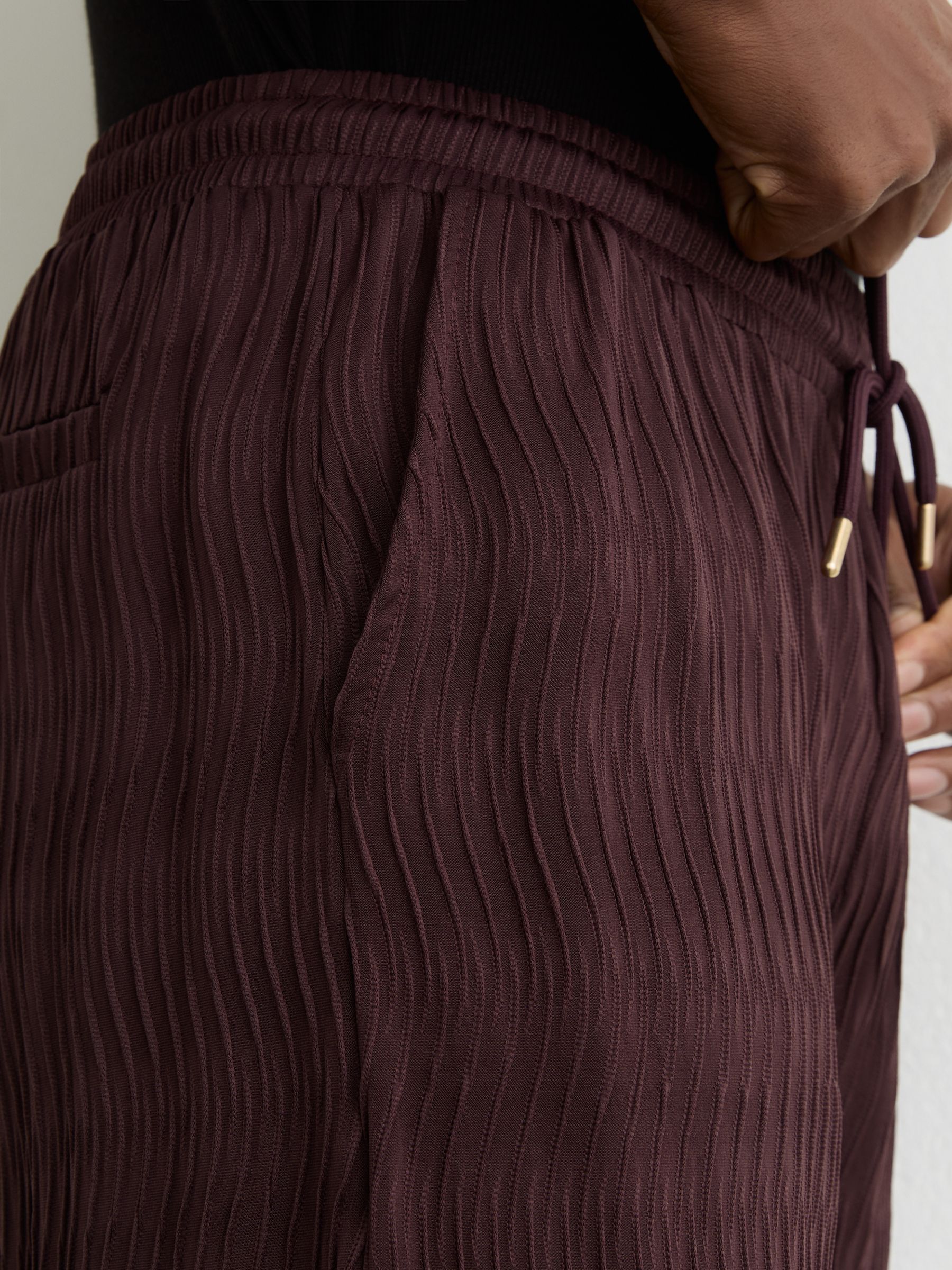 Textured-Wave Drawstring Shorts in Bordeaux - Image 3 of 6