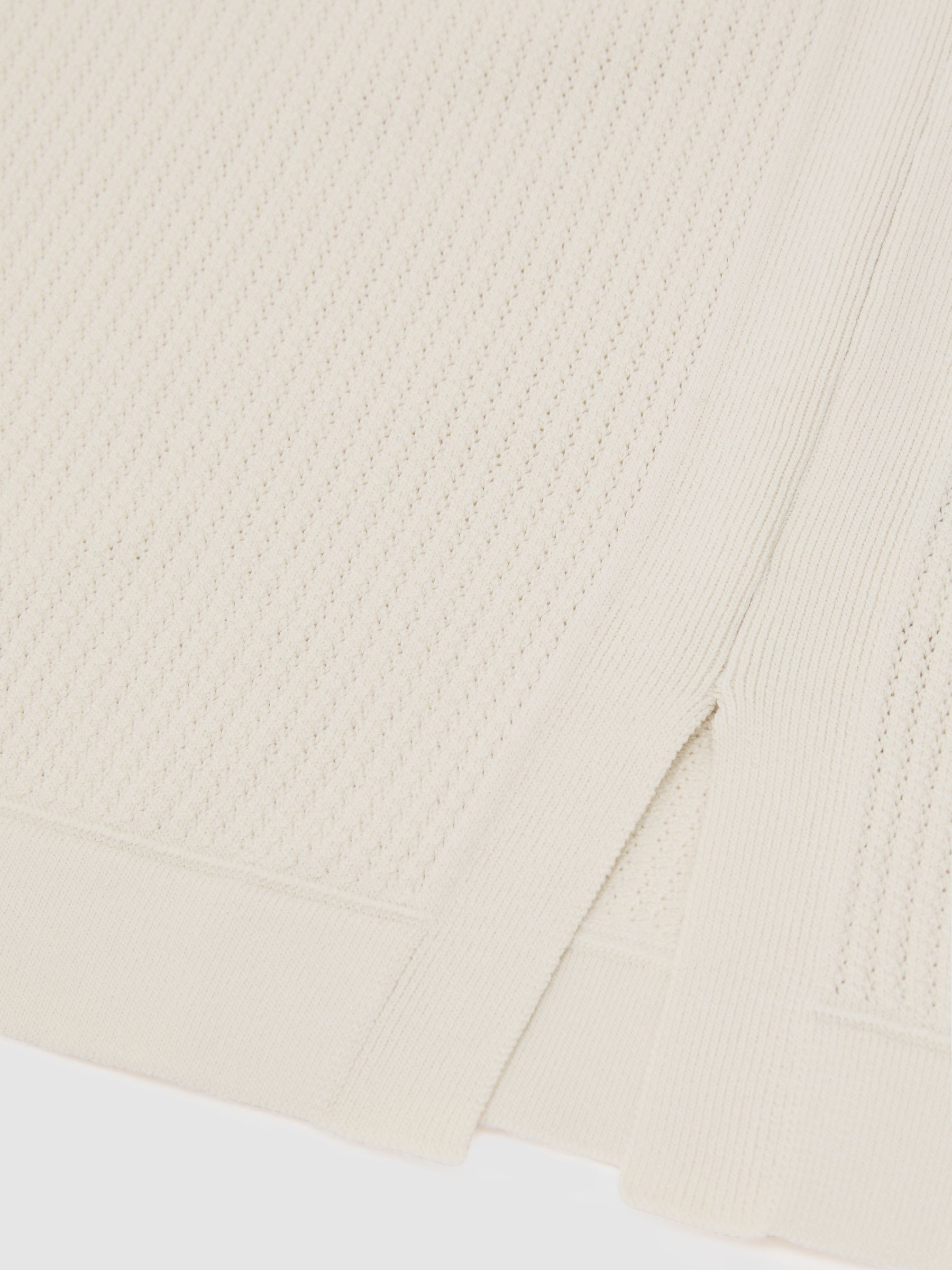 Texturovaná pletená vesta s kulatým výstřihem v Off White - Obrázek 6 z 6