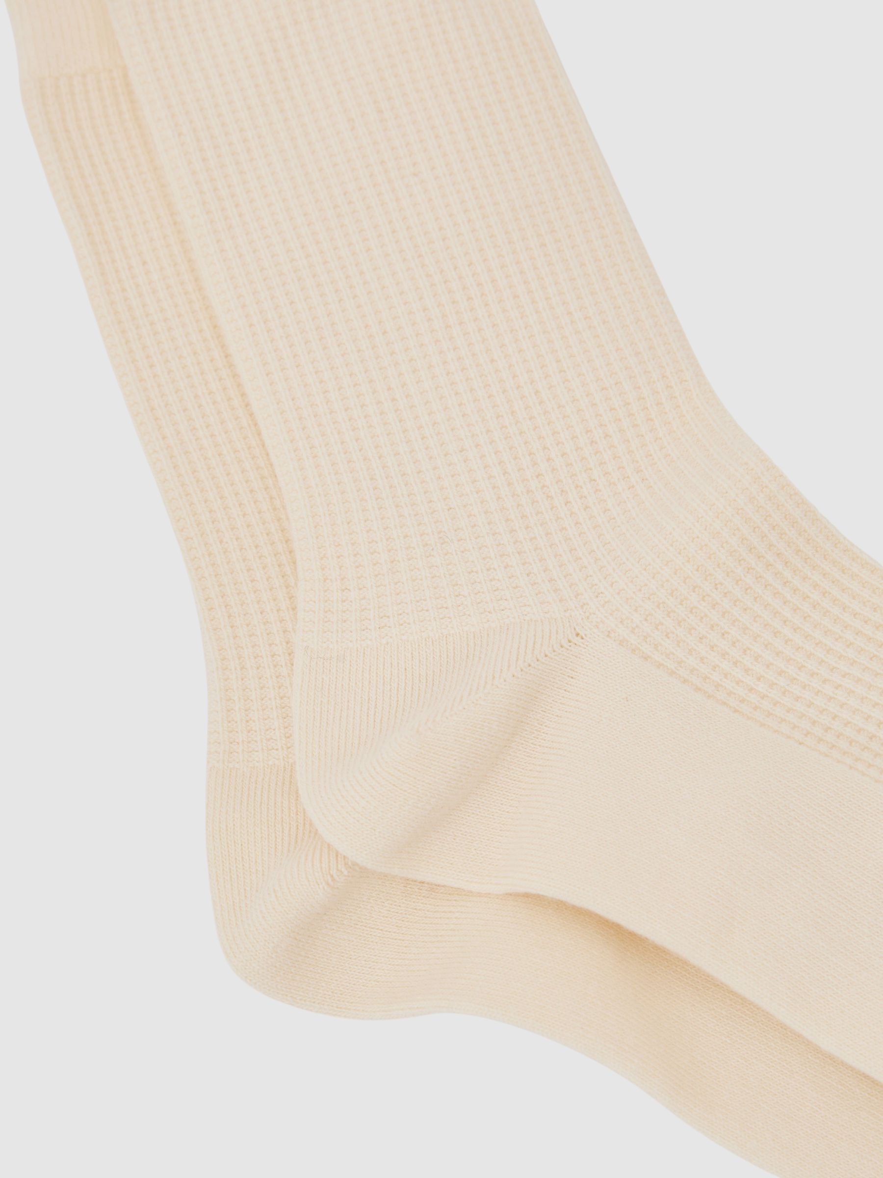 Cotton-Blend Textured Socks in Cream - Image 2 de 3 Cotton-Blend Textured Socks in Cream - Image 2 de 3