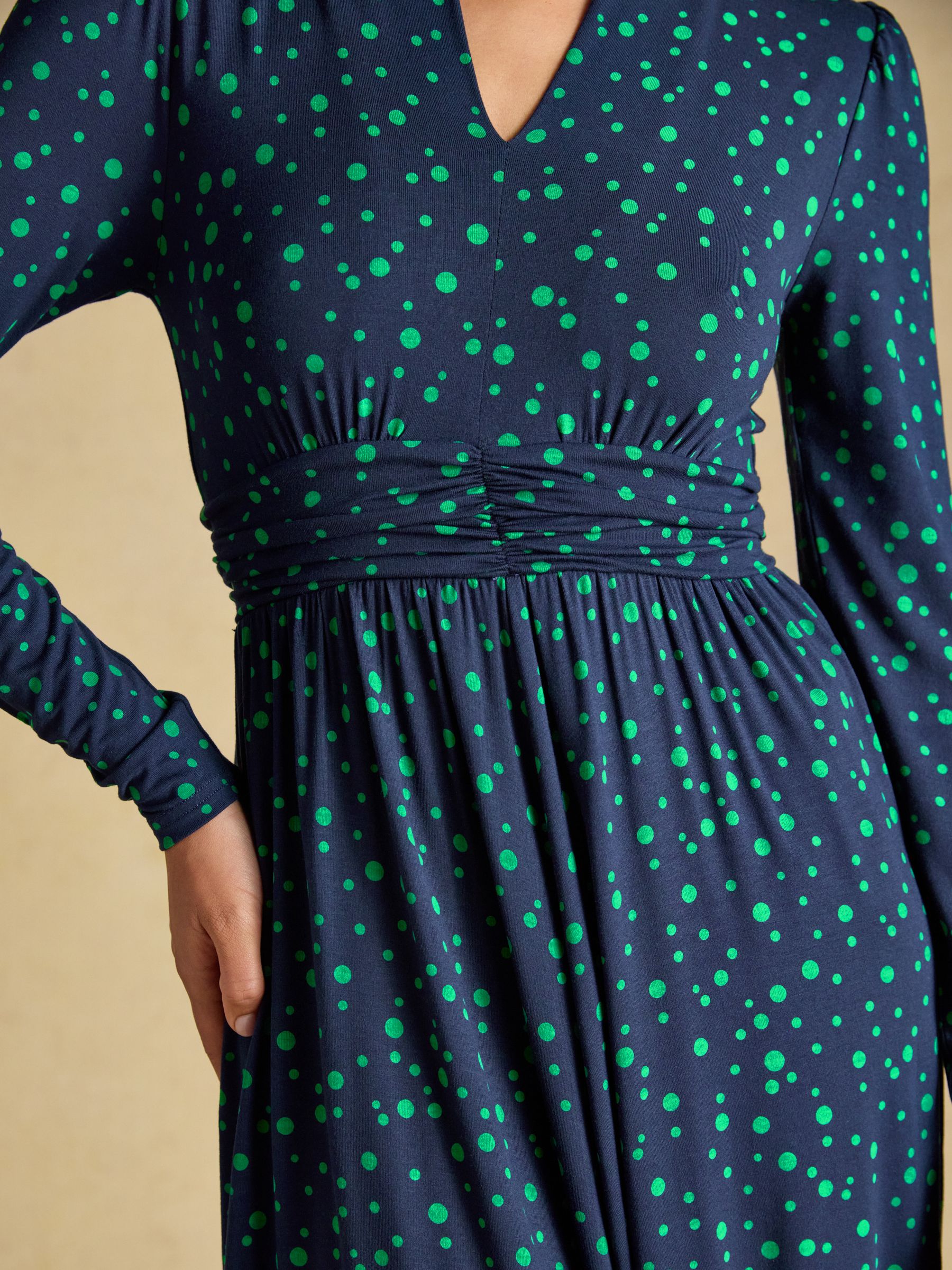 Mina Blue/Green Spot Jersey V Neck Ruched Waist Midi Dress - Image 5 of 7