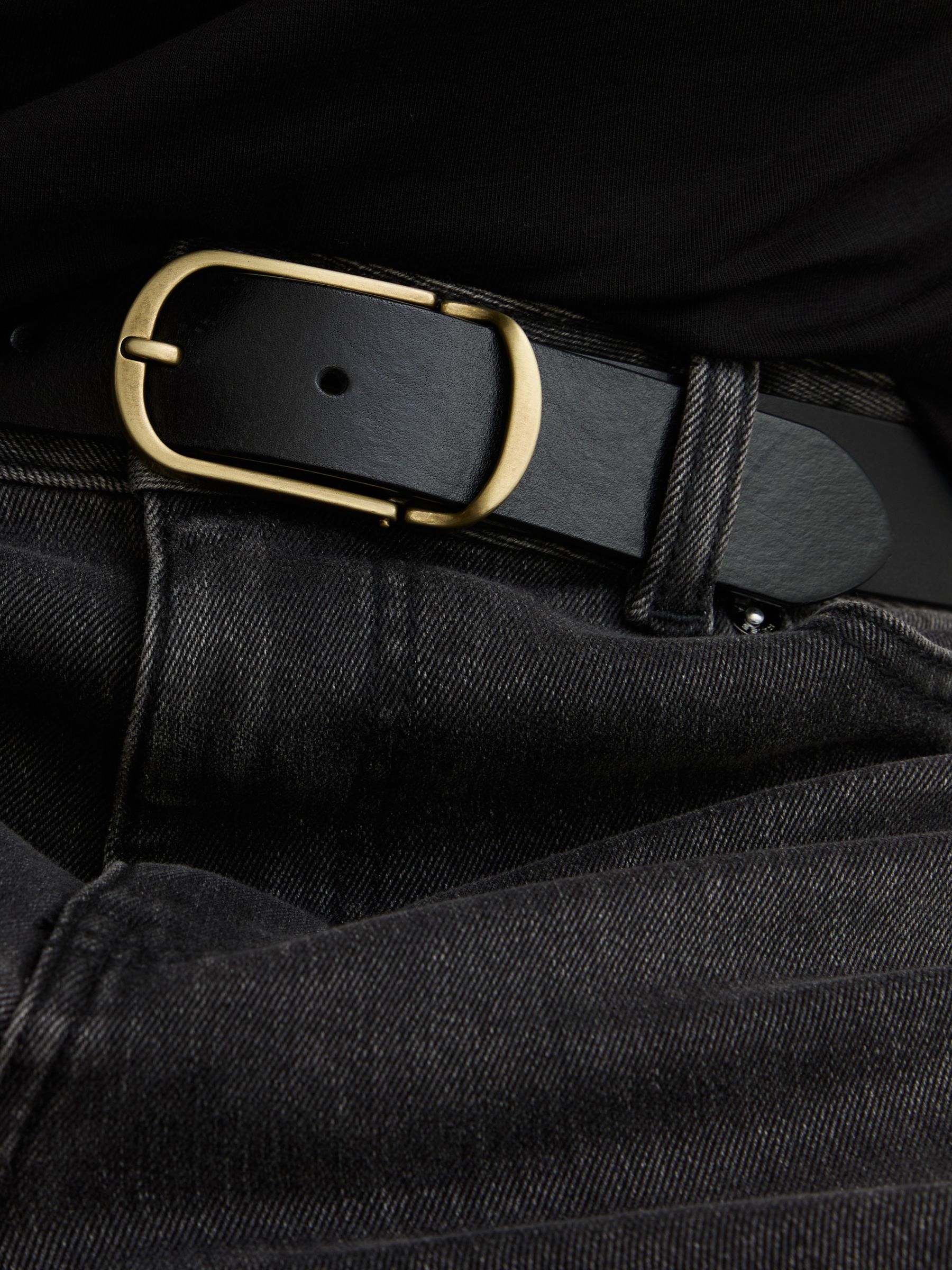 Leather Hinged-Buckle Belt in Black - image 2