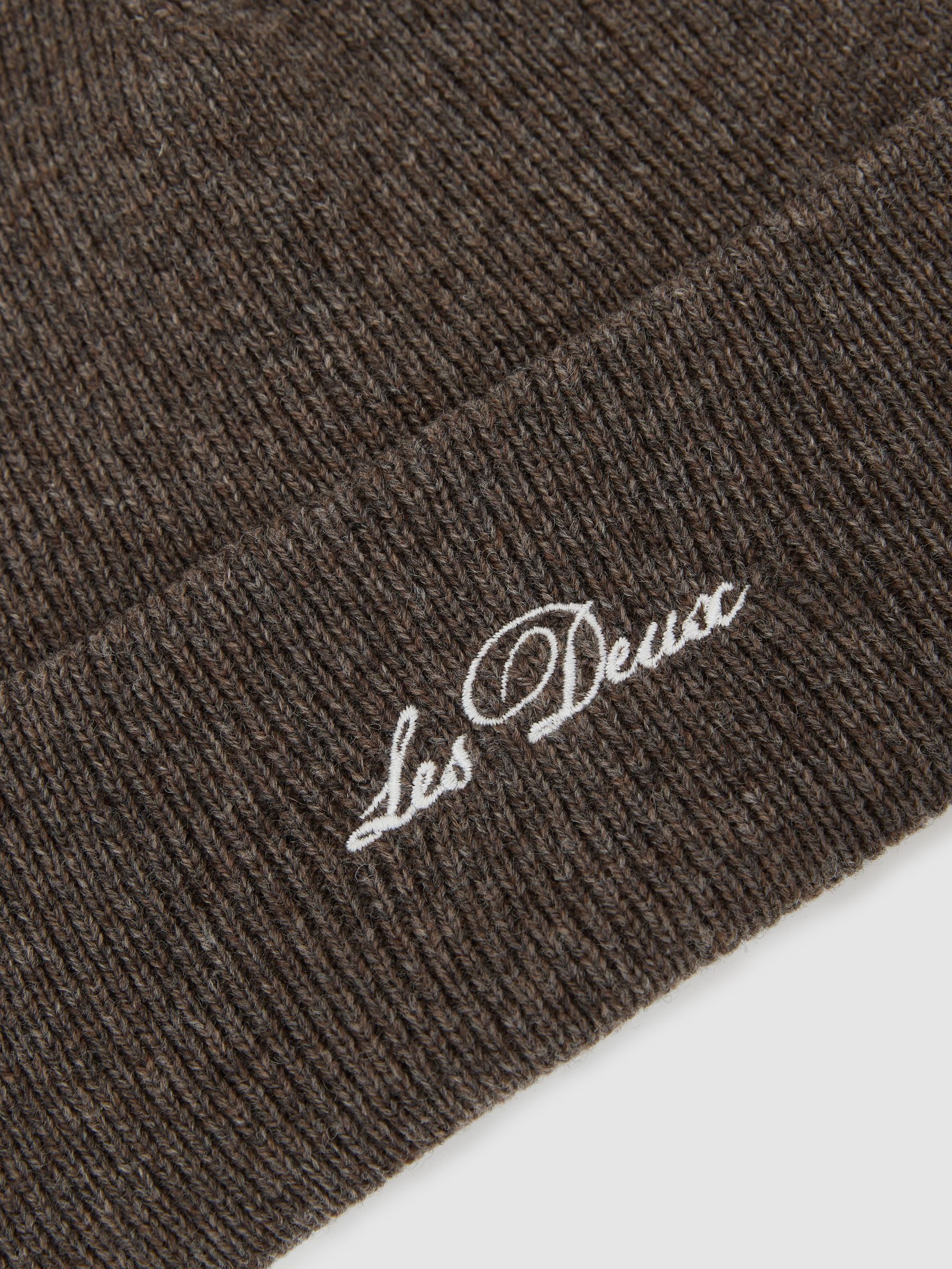 قبعة واين المطرزة بلون الرمادي الجبلي الممزوج - صورة 3 من 3