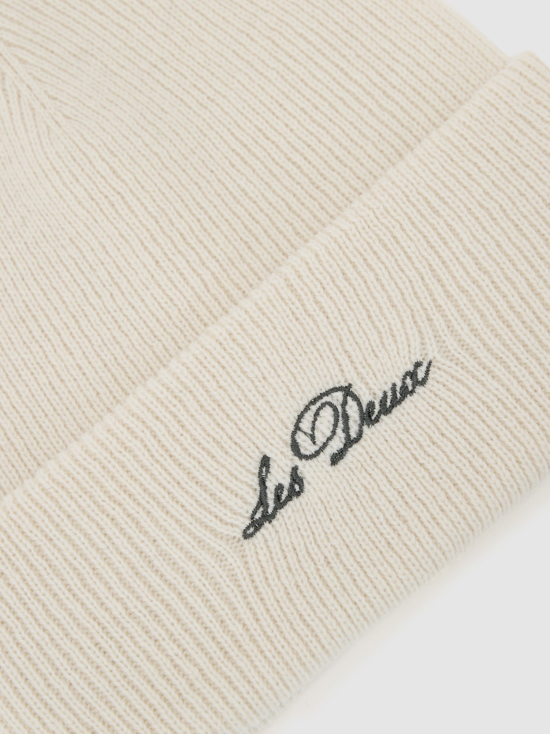 قبعة Wayne المطرزة باللون العاجي - صورة 3 من 3