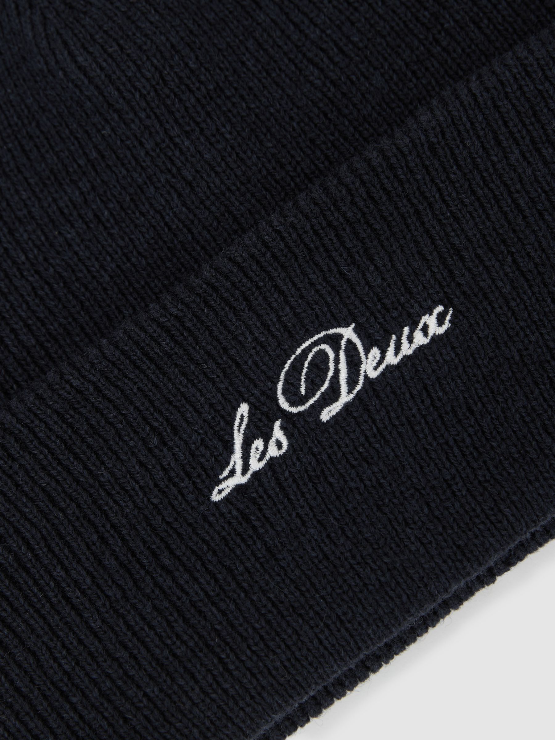 قبعة Wayne المطرزة باللون الأزرق الداكن - صورة 3 من 3