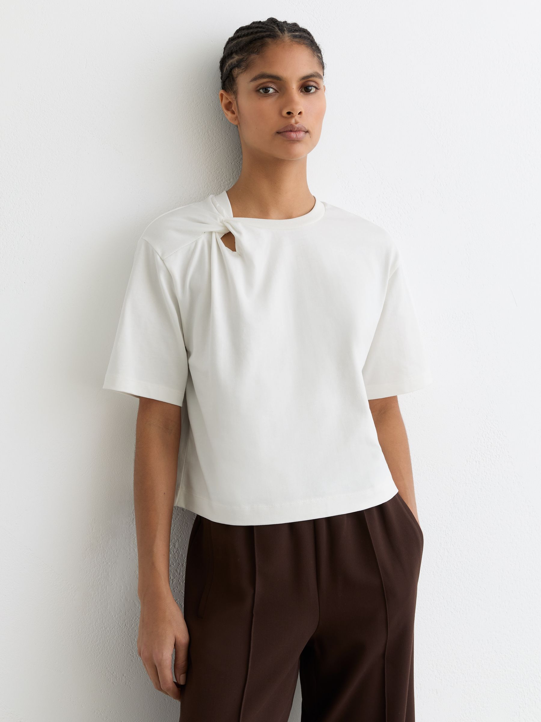 Cotton Twist-Detail Boxy T-Shirt in White - Image 4 of 6