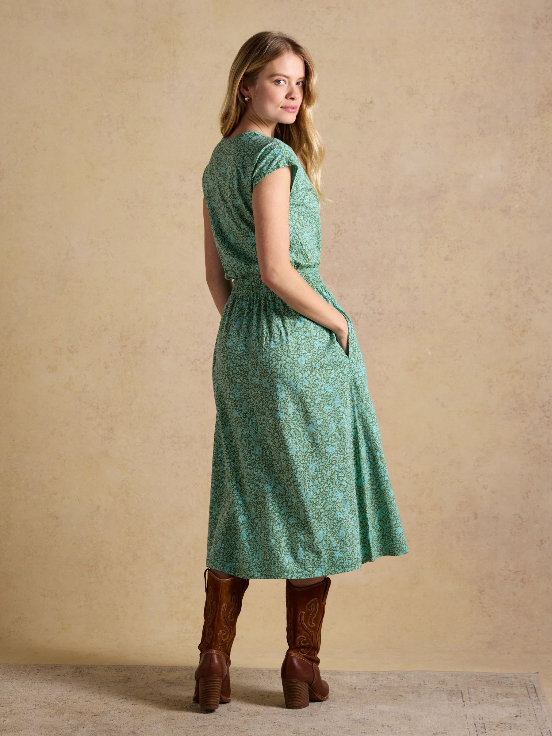Lilia Green Jersey Smocked Waist Midi Dress - Image 2 of 8 Lilia Green Jersey Smocked Waist Midi Dress - Image 2 of 8