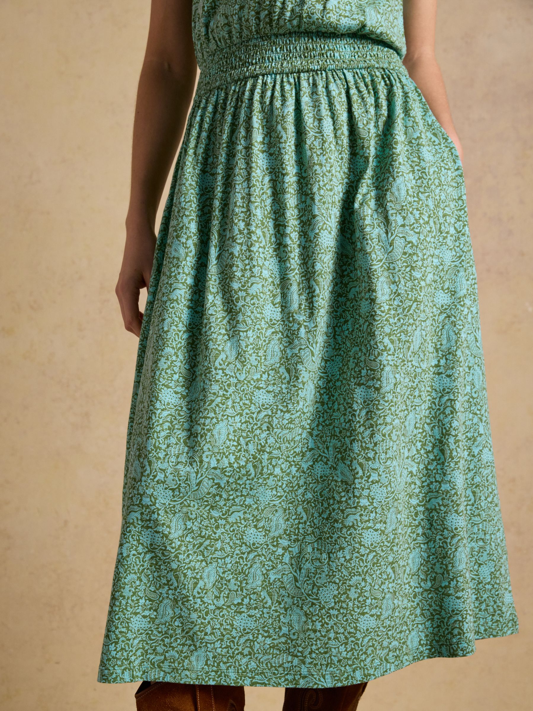 Lilia Green Jersey Smocked Waist Midi Dress - Image 6 of 8