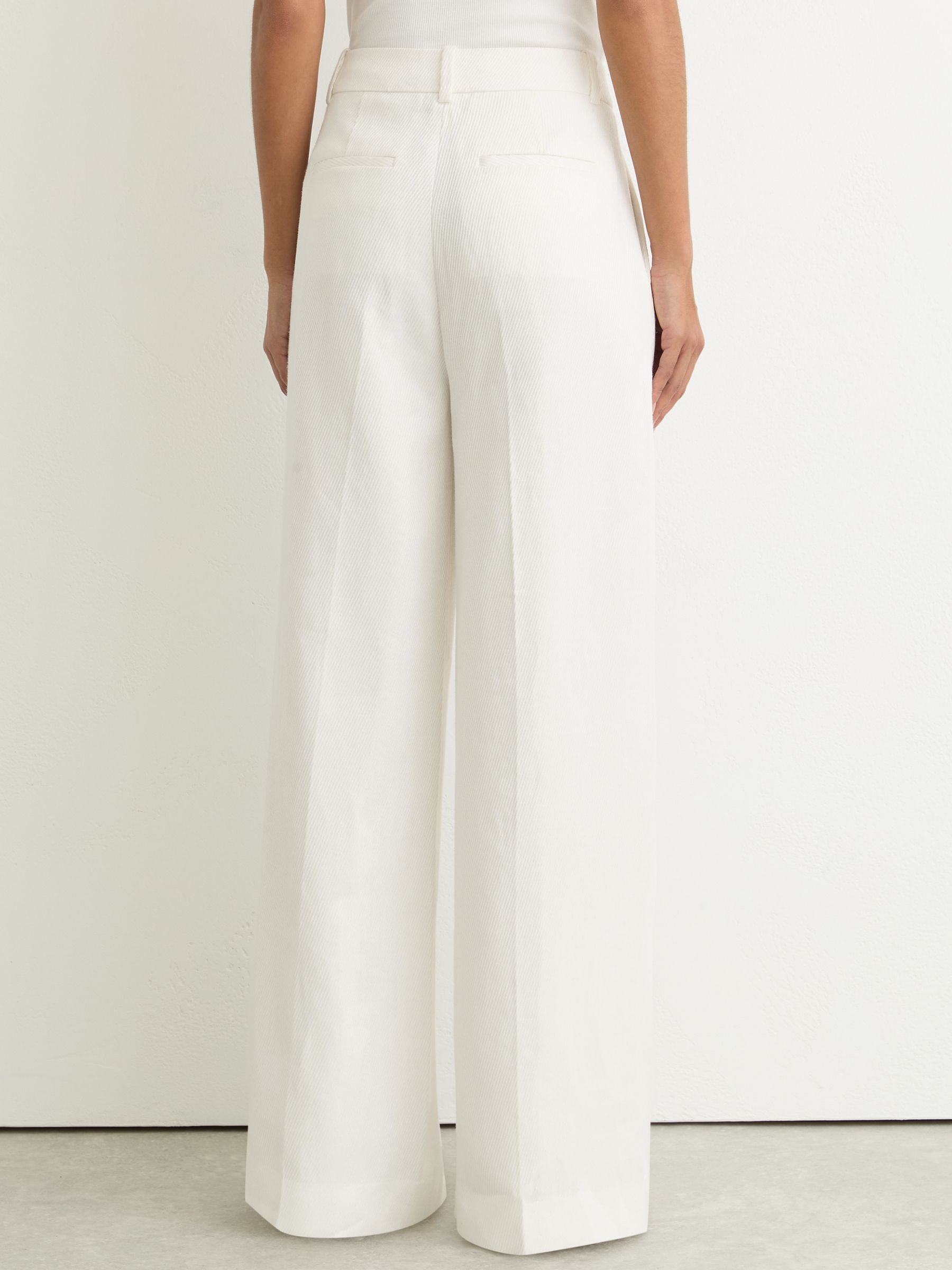 Linen-Blend Wide-Leg Trousers in White - image 4