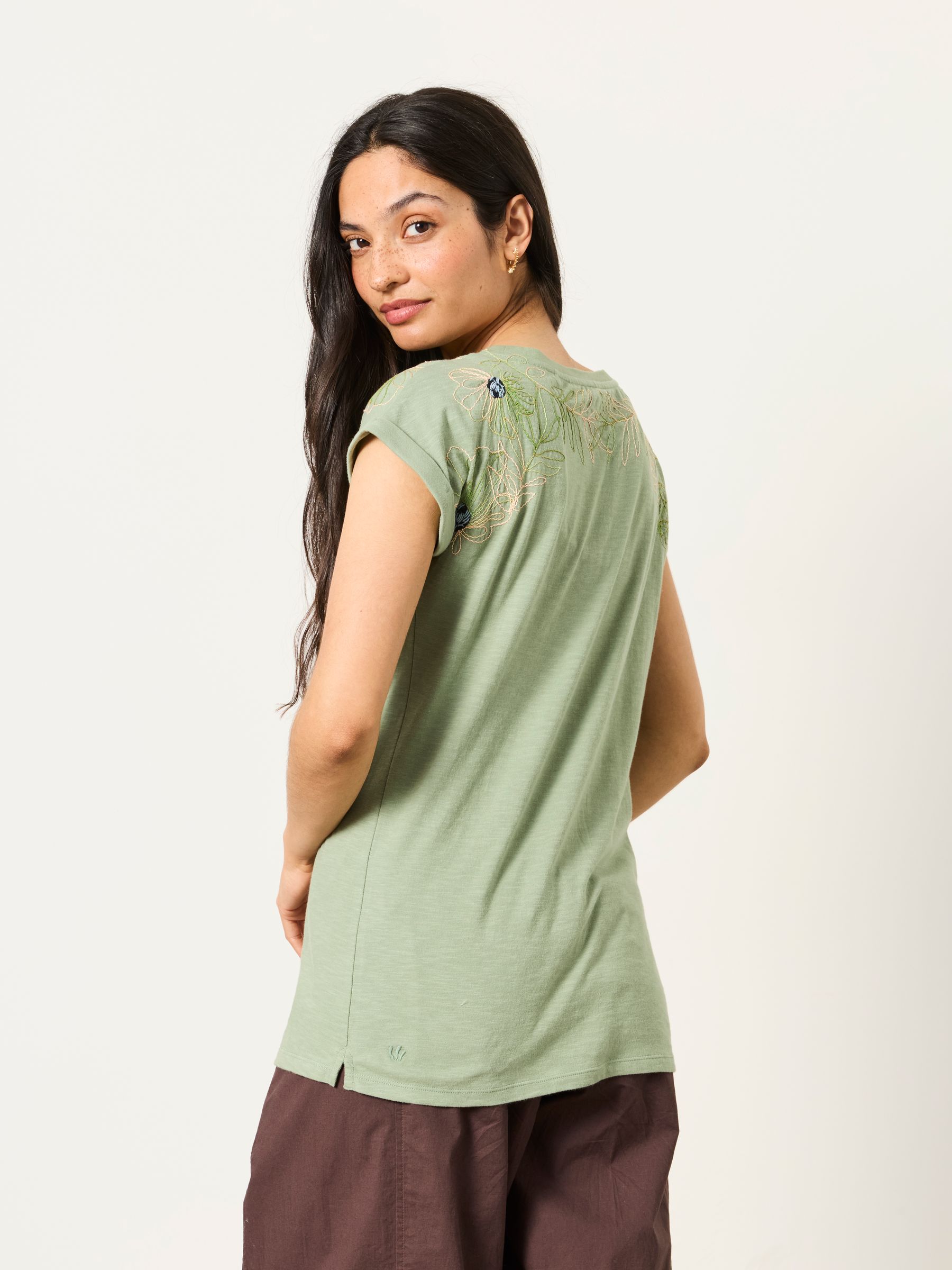 Ivy Green Embroidered Placement Floral T-Shirt - Image 2 of 6