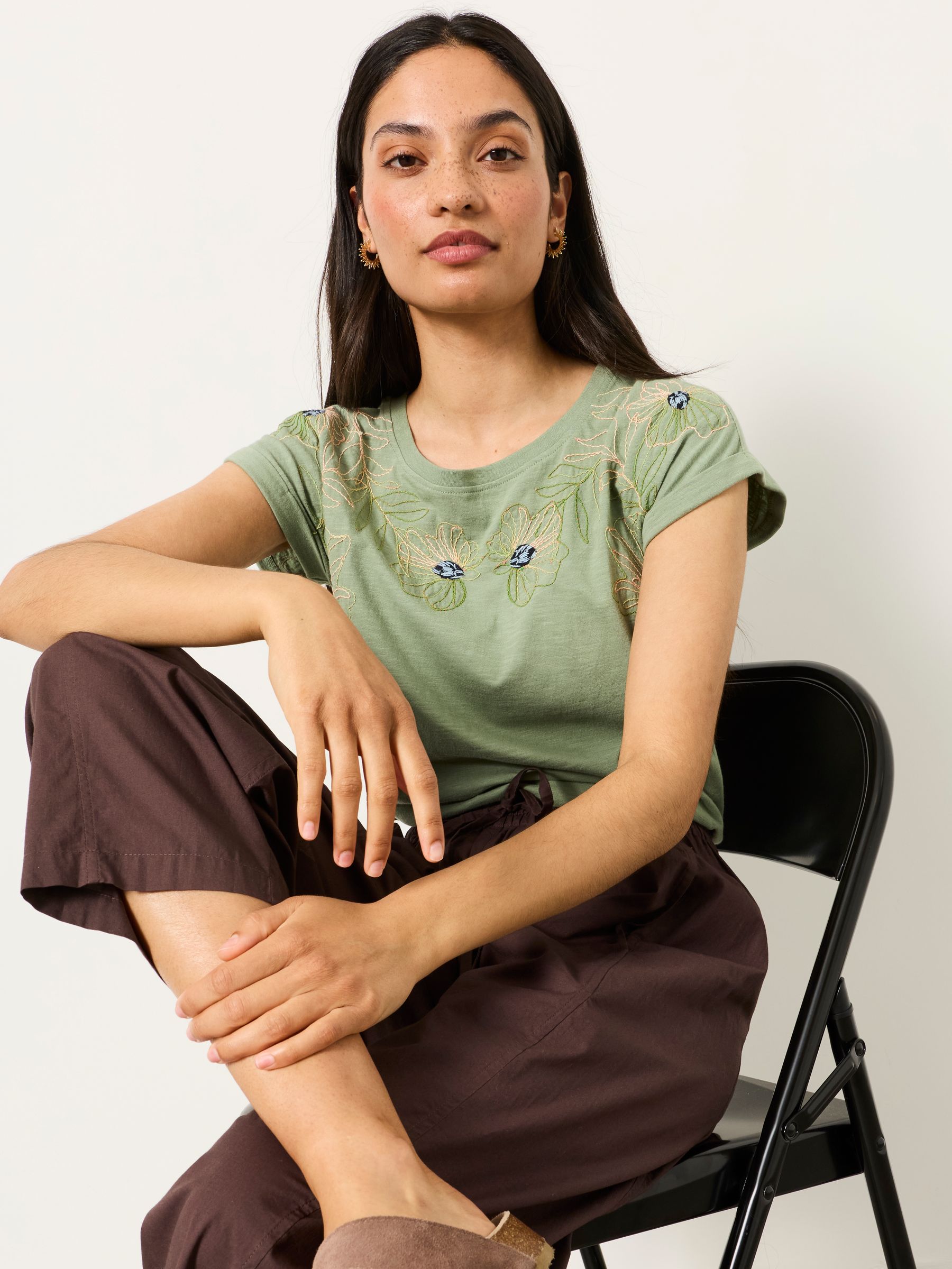 Ivy Green Embroidered Placement Floral T-Shirt - Image 5 of 6