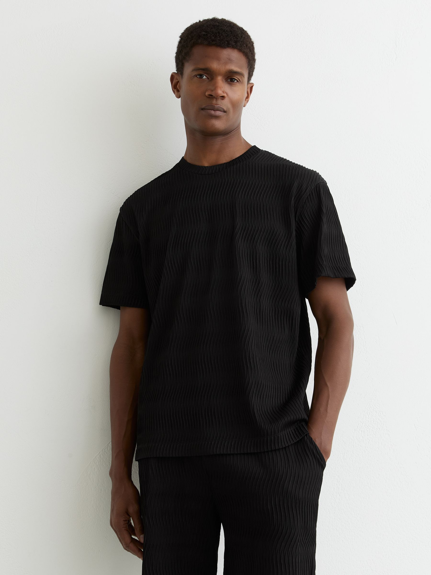 Textured-Wave Relaxed-Fit T-Shirt in Black - Image 1 of 6