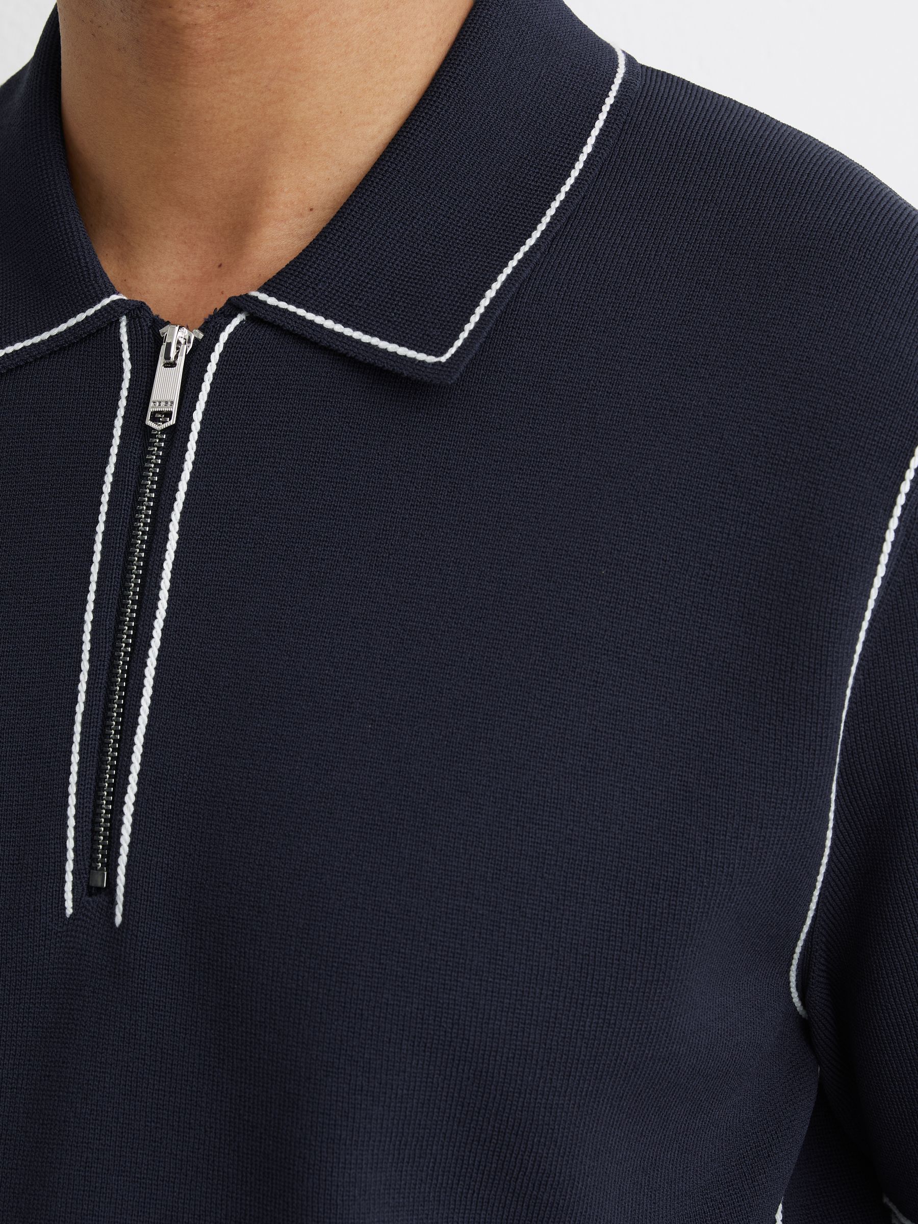 قميص بولو Mason بنصف سحَّاب وخياطة مميزة من Reiss - صورة 5 من 7