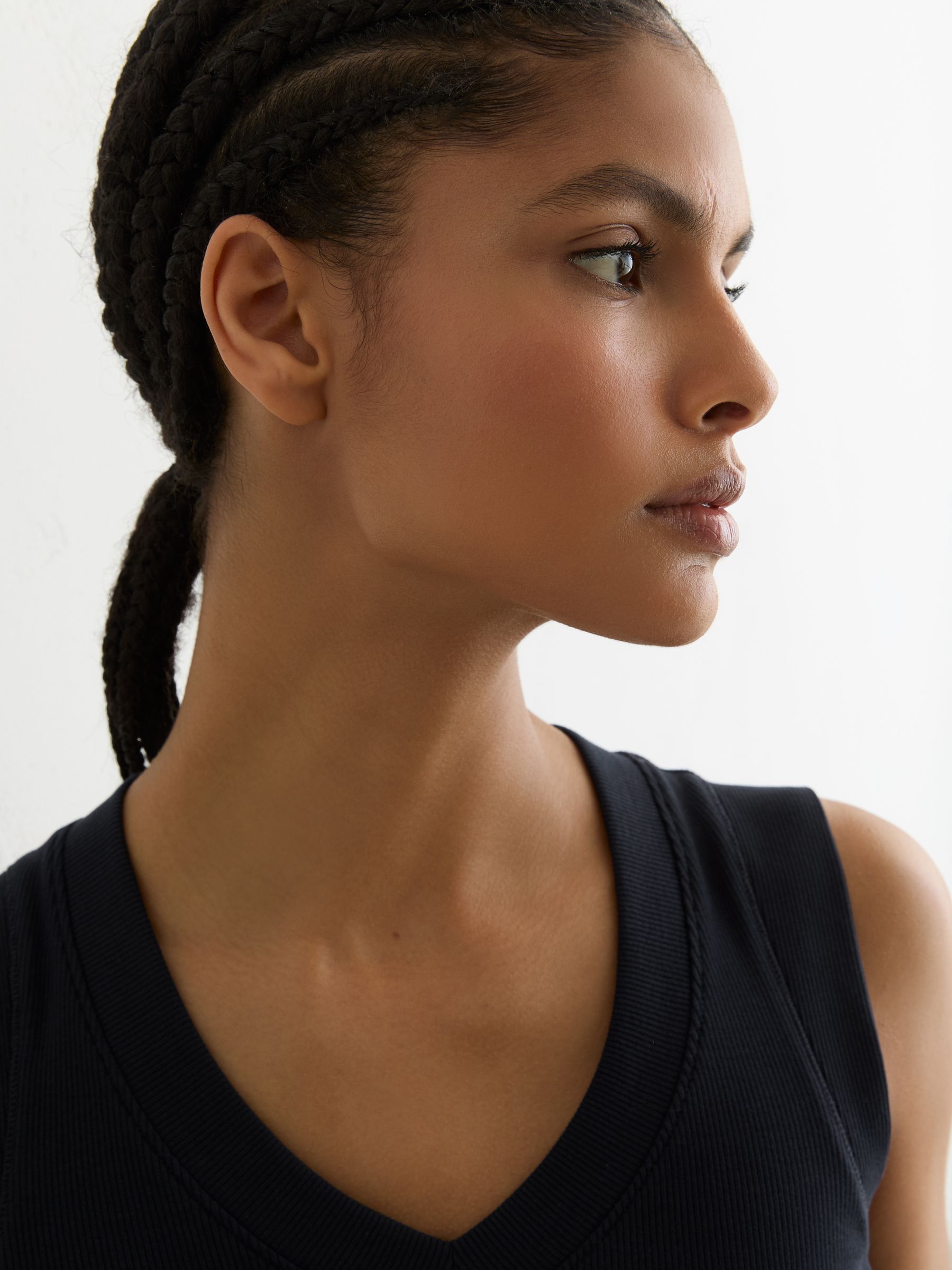 Vest in Navy - Image 4 of 6