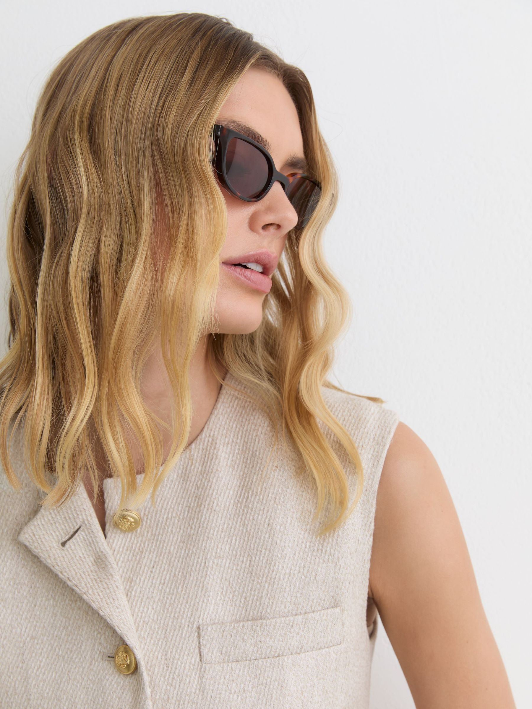 Linen-Blend Textured Long-Line Waistcoat in Neutral - Image 3 of 6