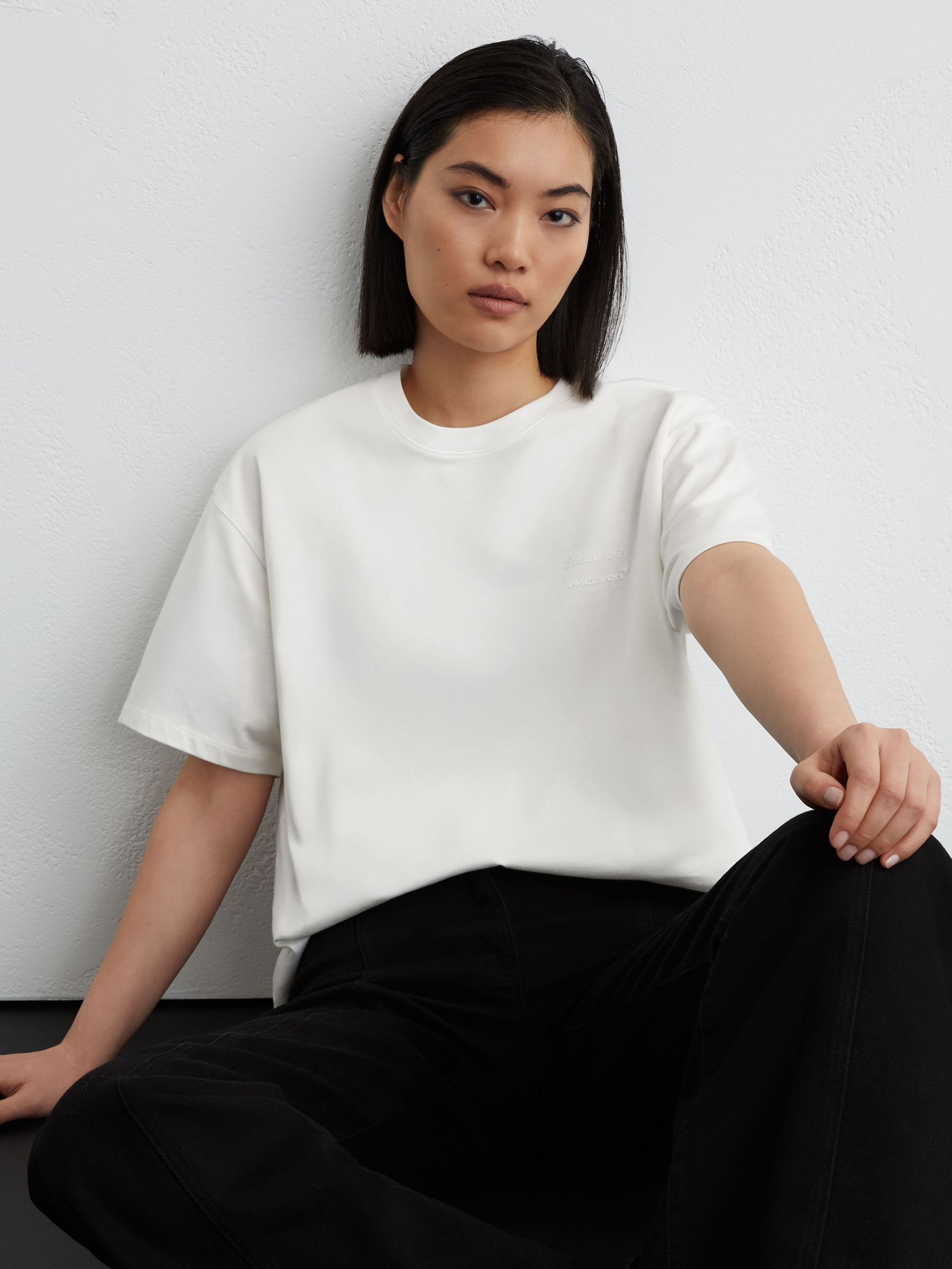 McLaren Racing Motorsport Relaxed T-Shirt Unisex-Fit in White - Image 5 of 7