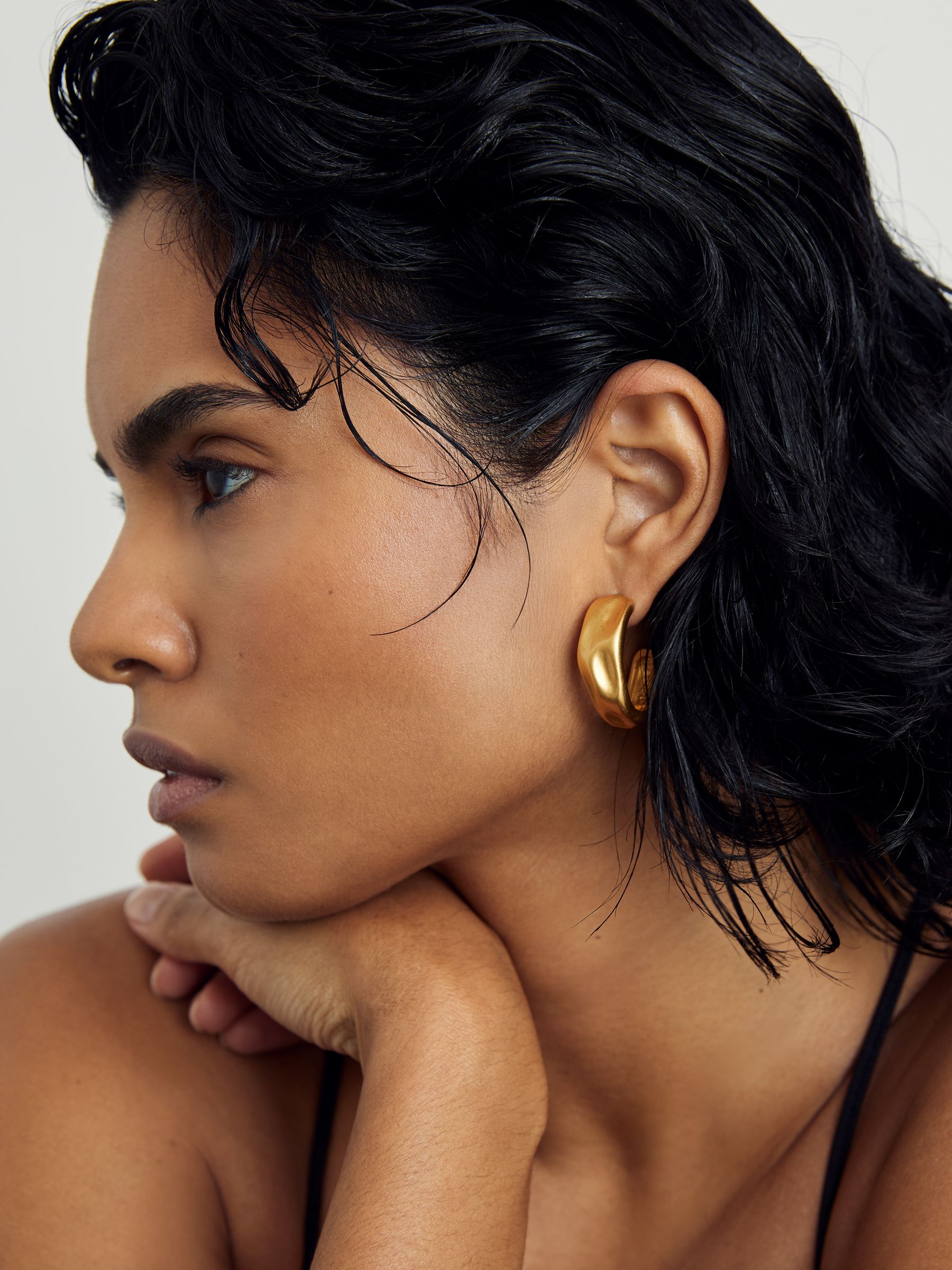 Earring in Gold - Image 1 of 5