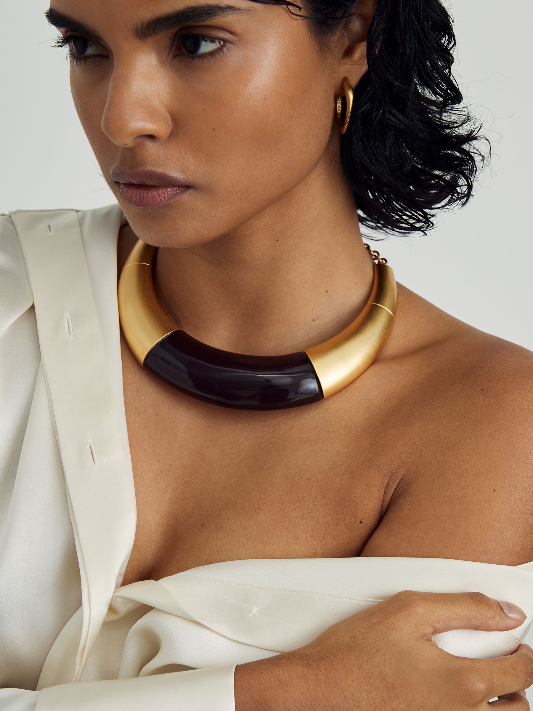 Curve Resin Choker Necklace in Gold - Image 1 of 4