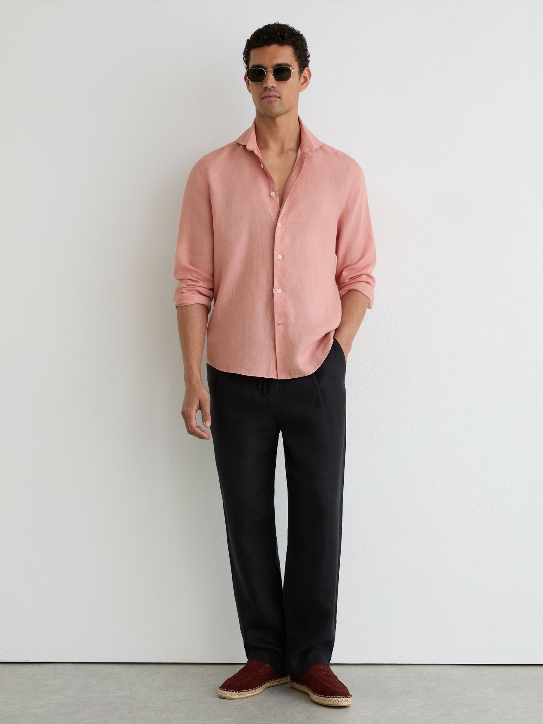 Linen Cutaway-Collar Regular-Fit Shirt in Watermelon Pink - Bild 3 av 6