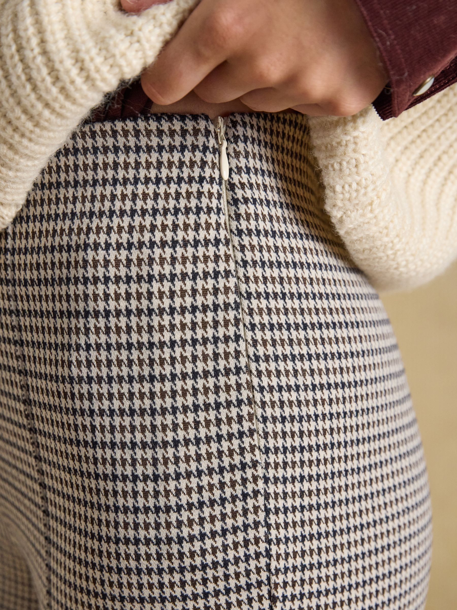 Mia Brown/Cream Dogtooth Skinny Elasticated Trousers - Image 6 of 8