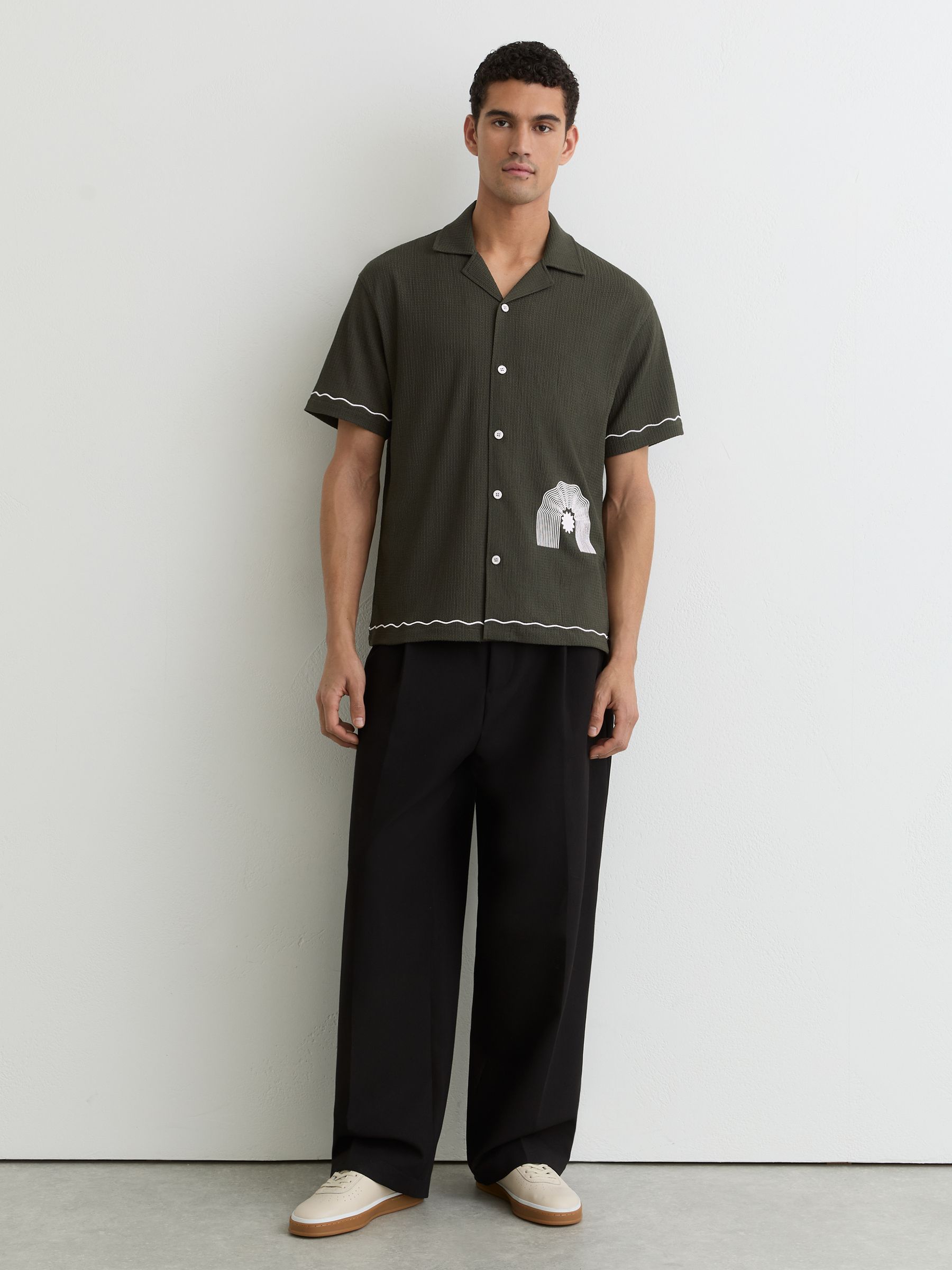 Textured Motif-Print Cuban-Collar Shirt in Dark Green - Image 3 of 7