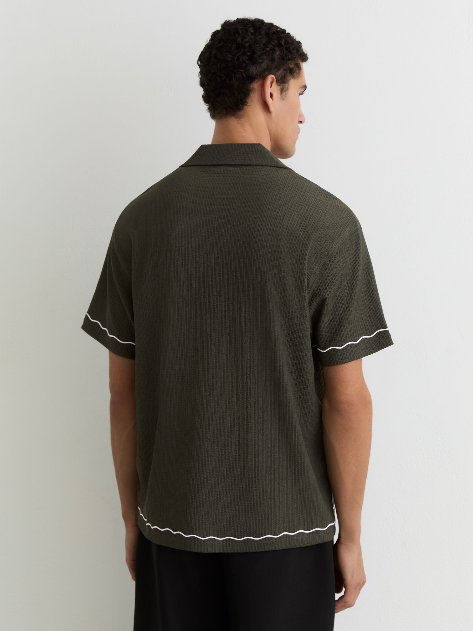 Textured Motif-Print Cuban-Collar Shirt in Dark Green - Image 4 of 7