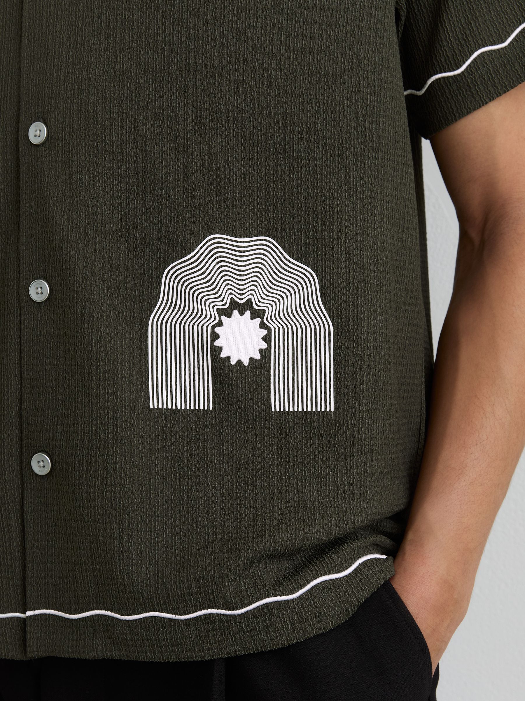 Textured Motif-Print Cuban-Collar Shirt in Dark Green - Image 5 of 7