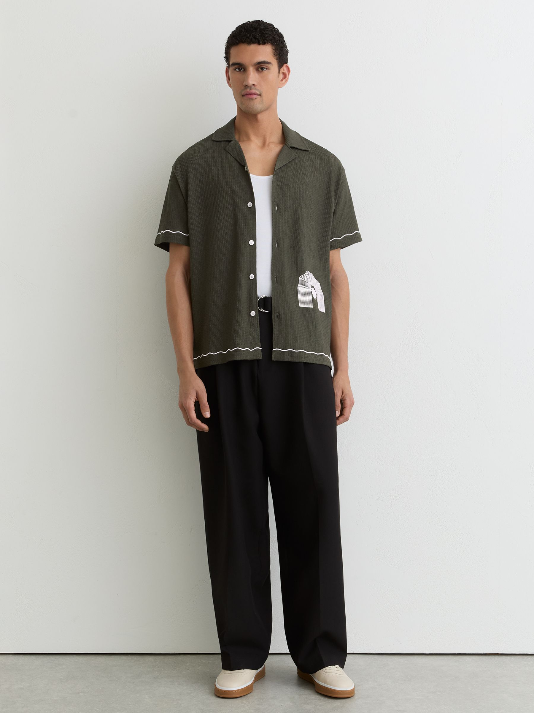 Textured Motif-Print Cuban-Collar Shirt in Dark Green - Image 6 of 7