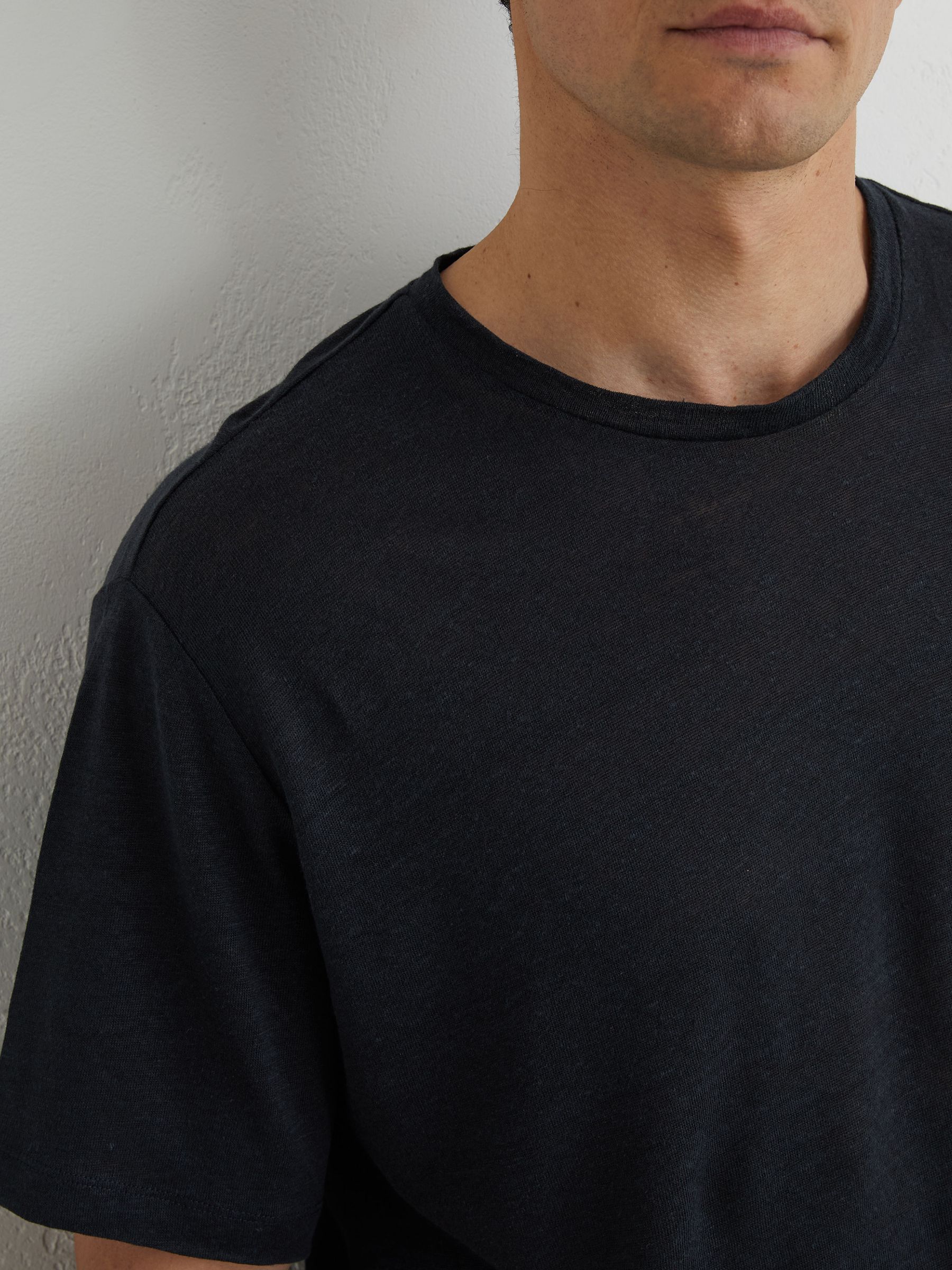 Linen Relaxed-Fit Crew-Neck T-Shirt in Navy - Image 4 of 6