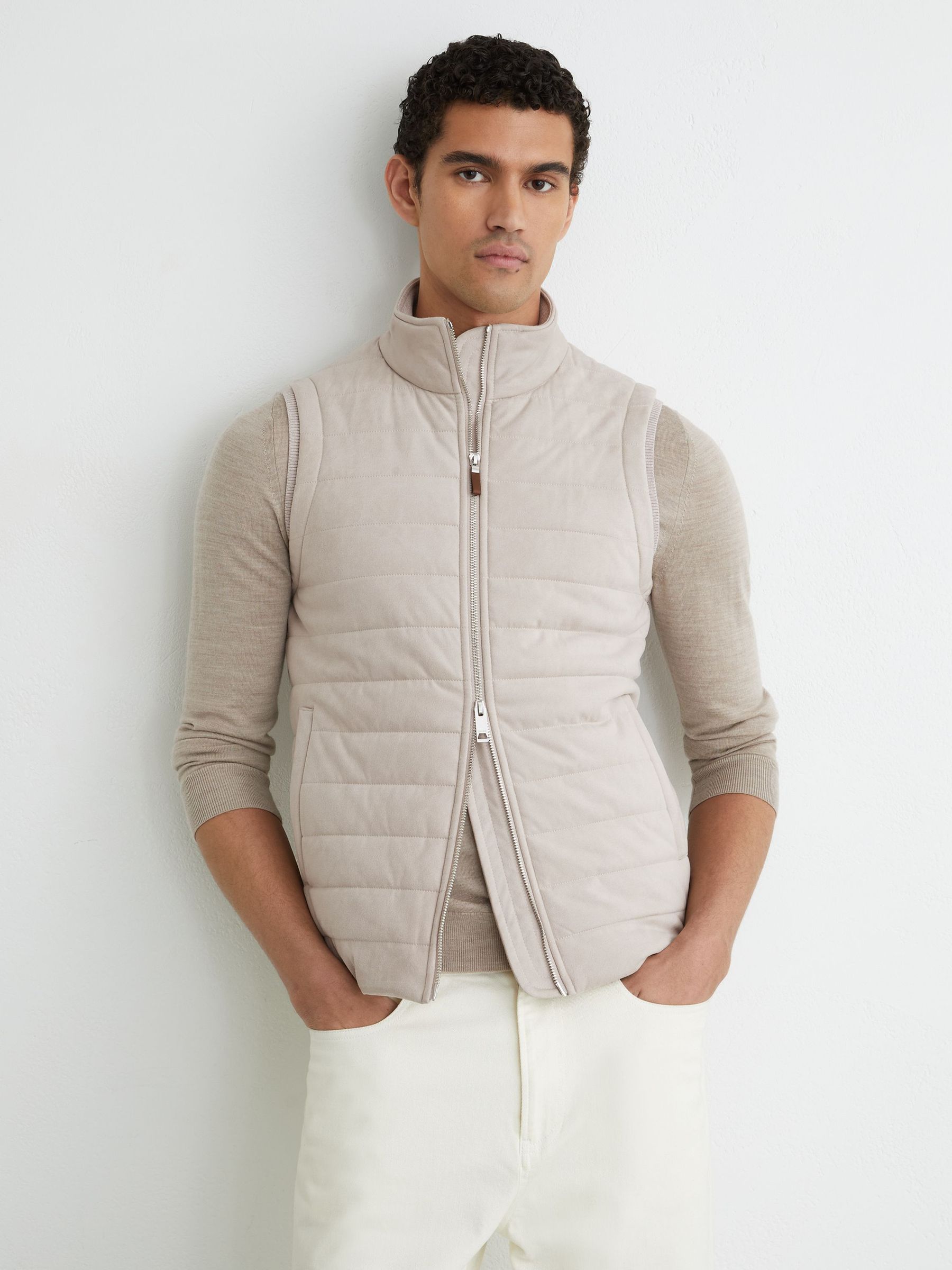 Gesteppte Weste mit Trichterkragen in Beige - Bild 3 von 7