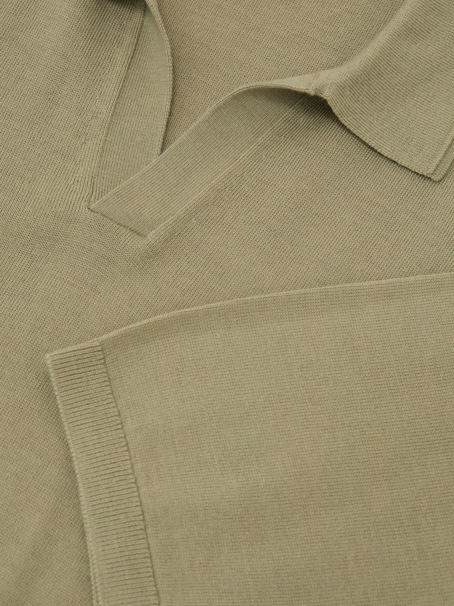 Merinould poloshirt med åben krave i blød olivengrøn - Billede 7 af 7