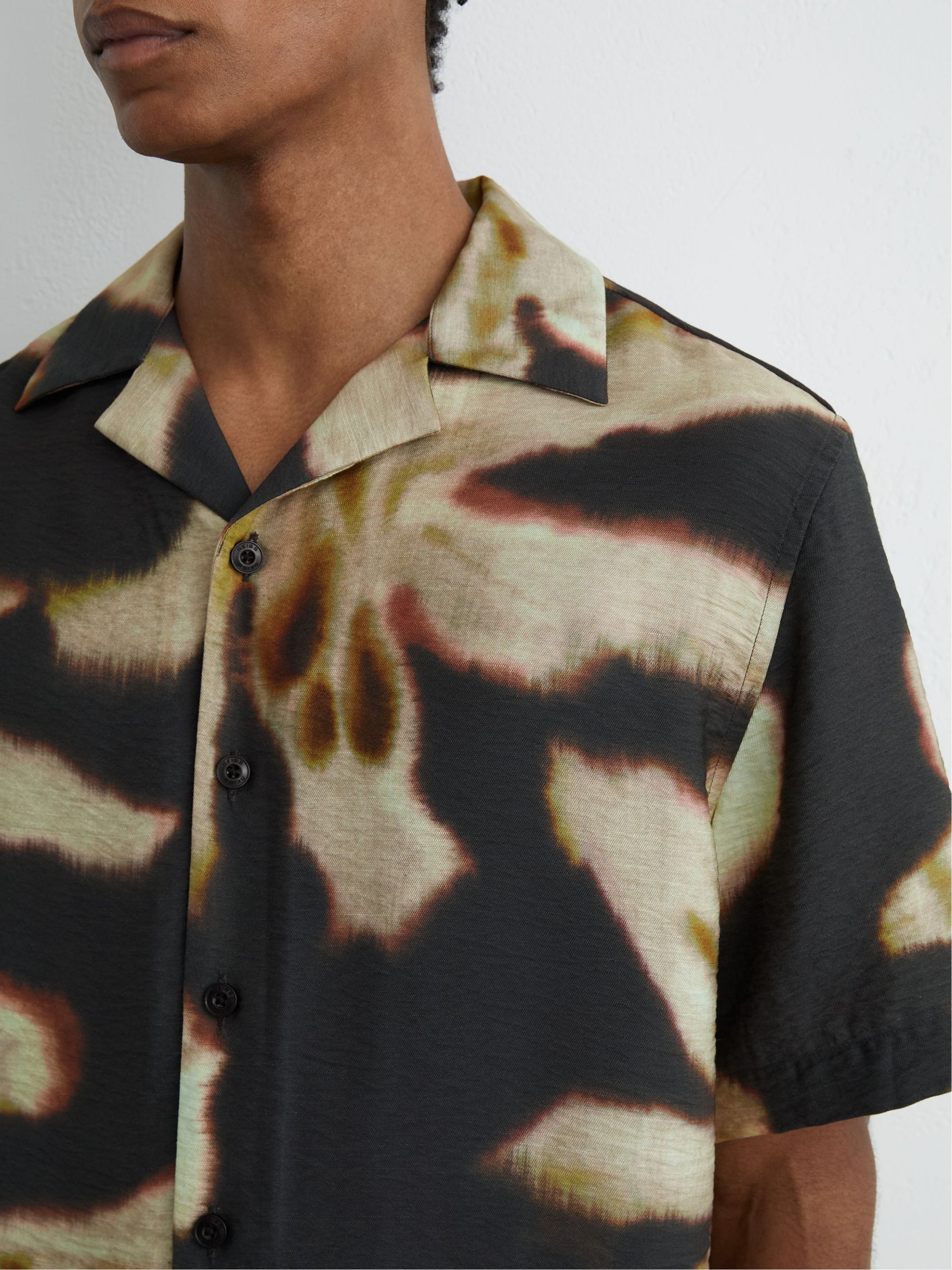 Graphic Floral-Print Short-Sleeve Shirt in Black - Image 5 of 7