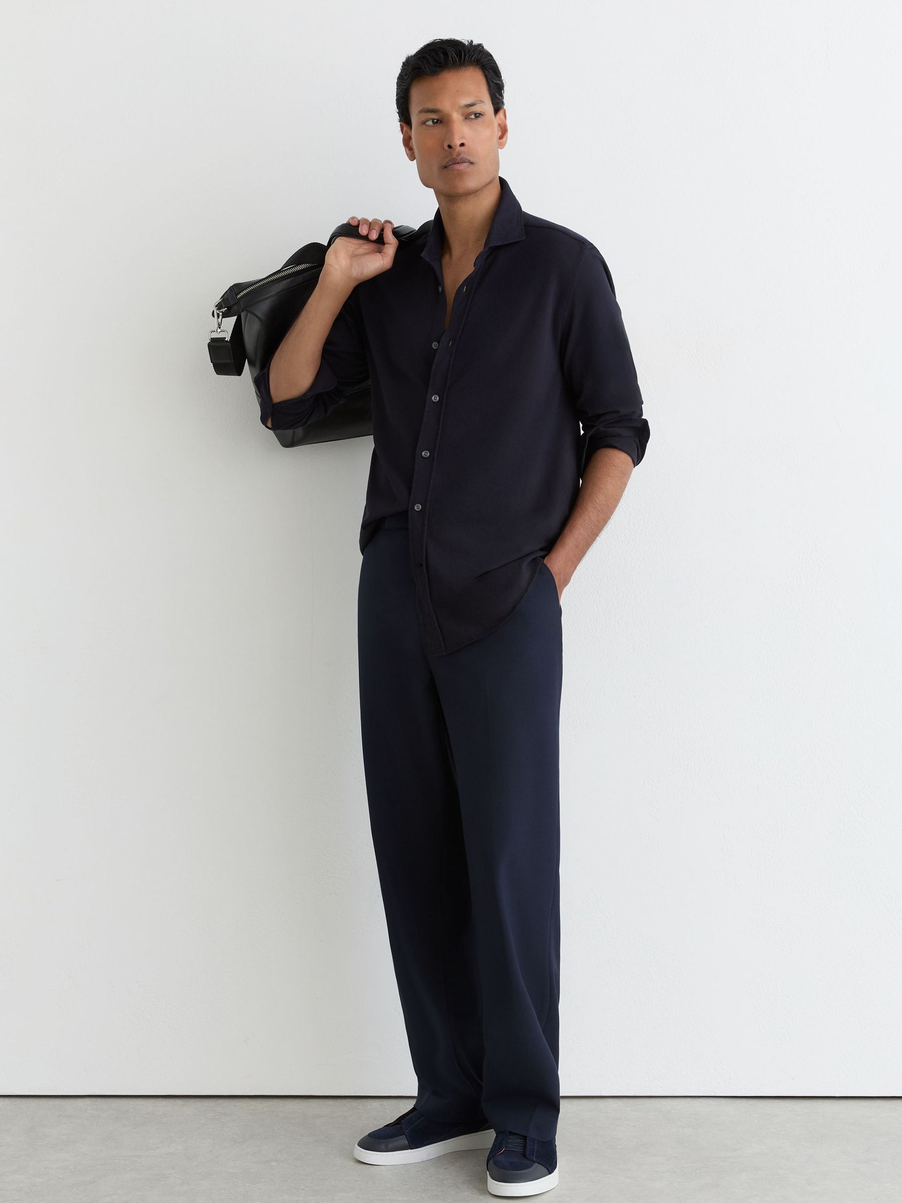 Cotton-Piqué Garment-Dyed Shirt Regular-Fit in Navy - Image 3 of 6