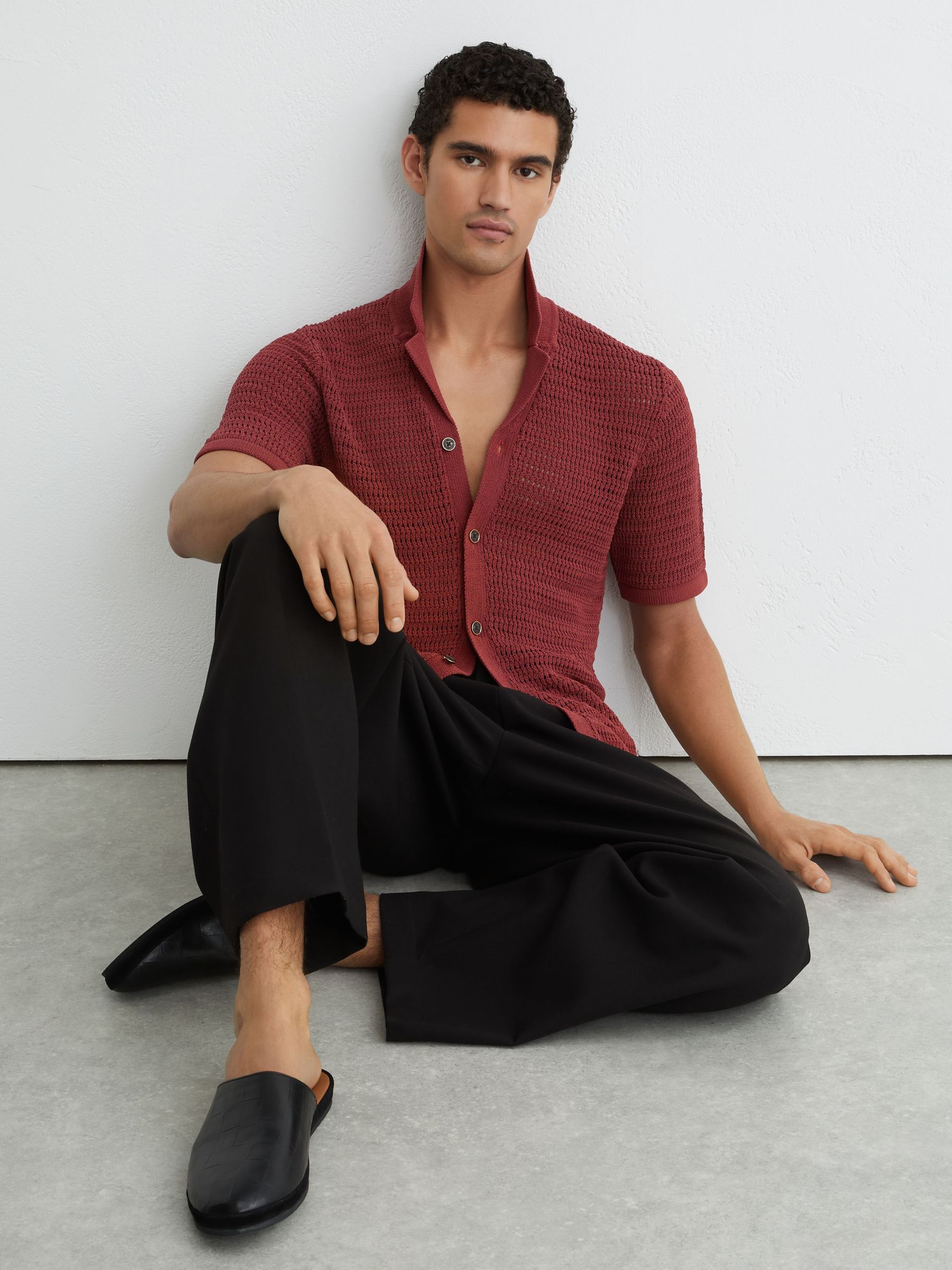 Open-Knit Button-Through Shirt in Rust Red - Bild 3 von 5