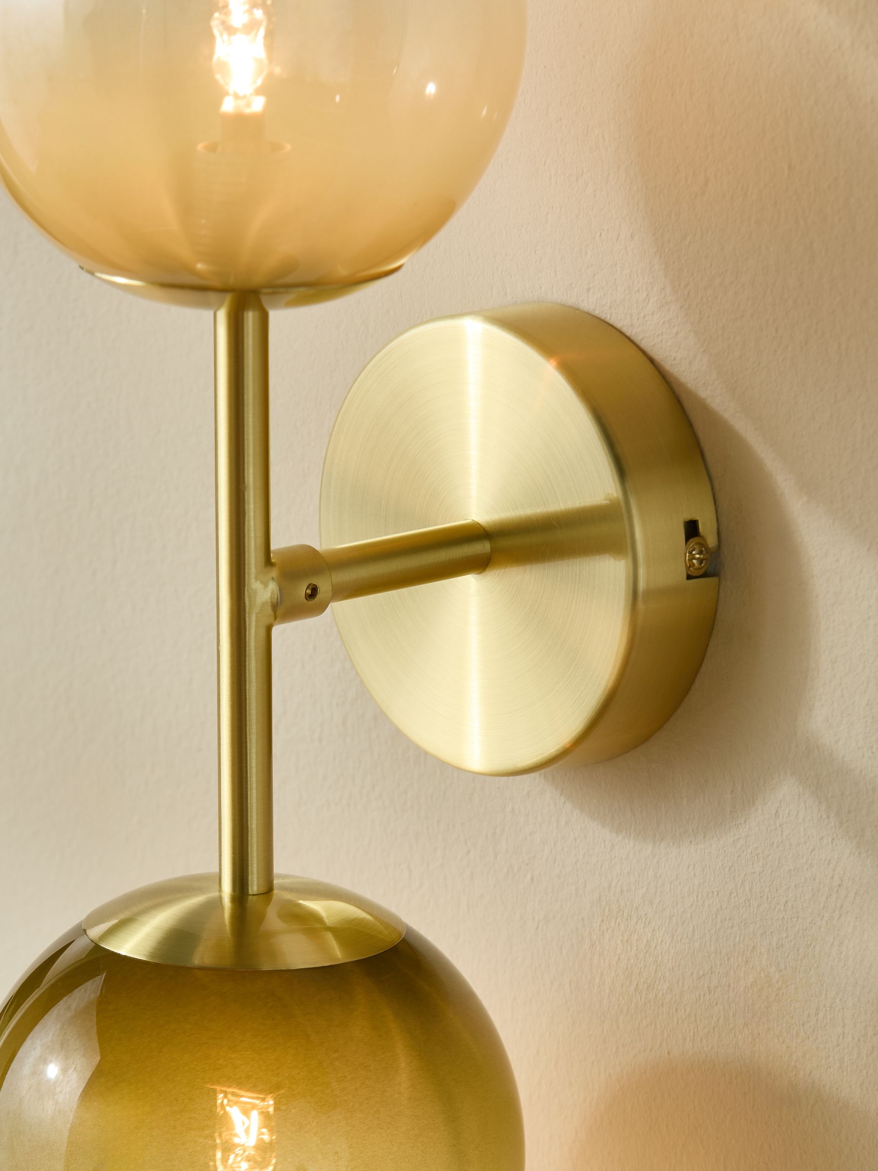 Globe 2 Light Wall Light in Green Ombre/ Brass - Image 4 of 6