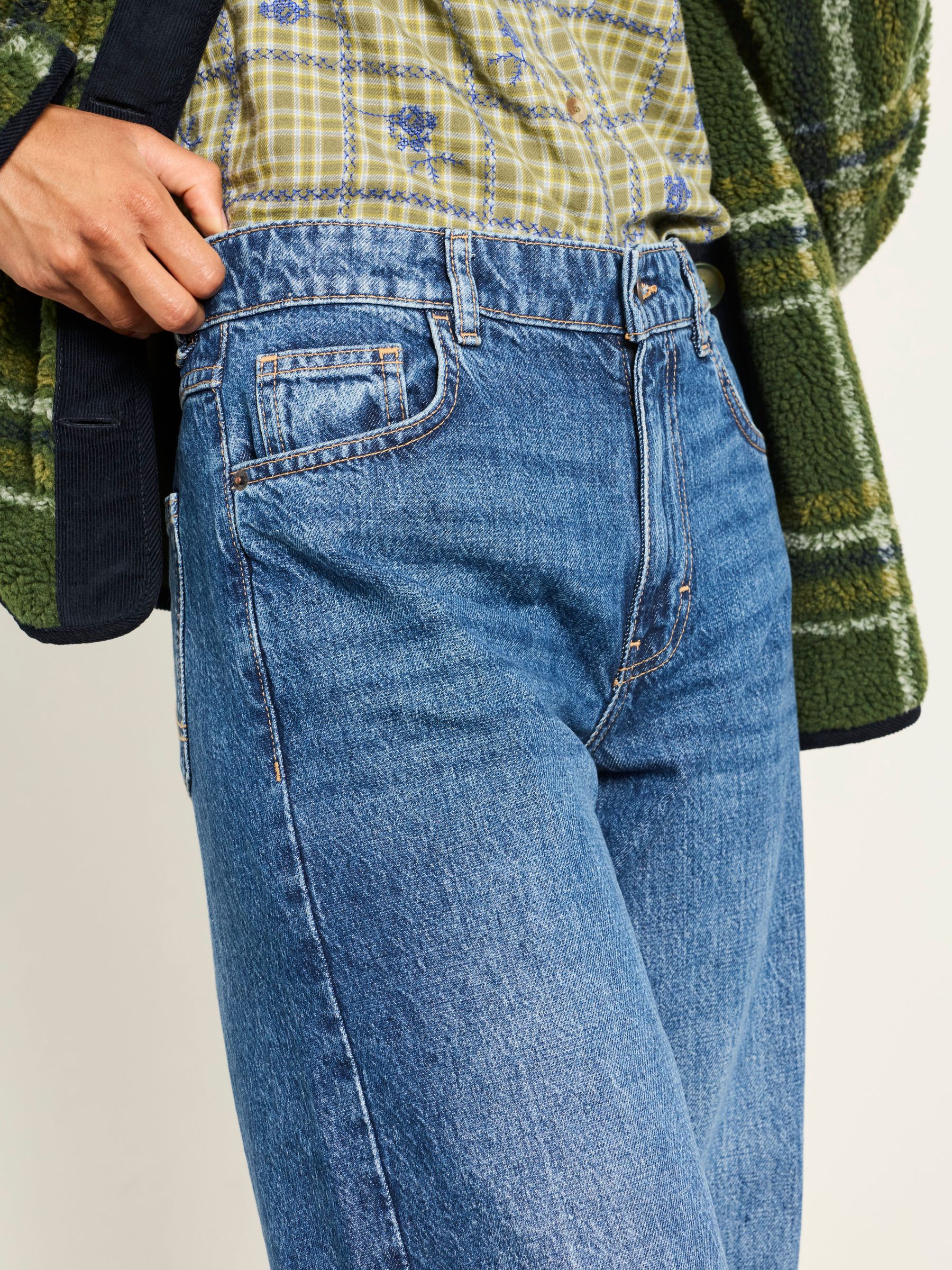 Camber Mid Blue Barrel Jeans - Image 3 of 6