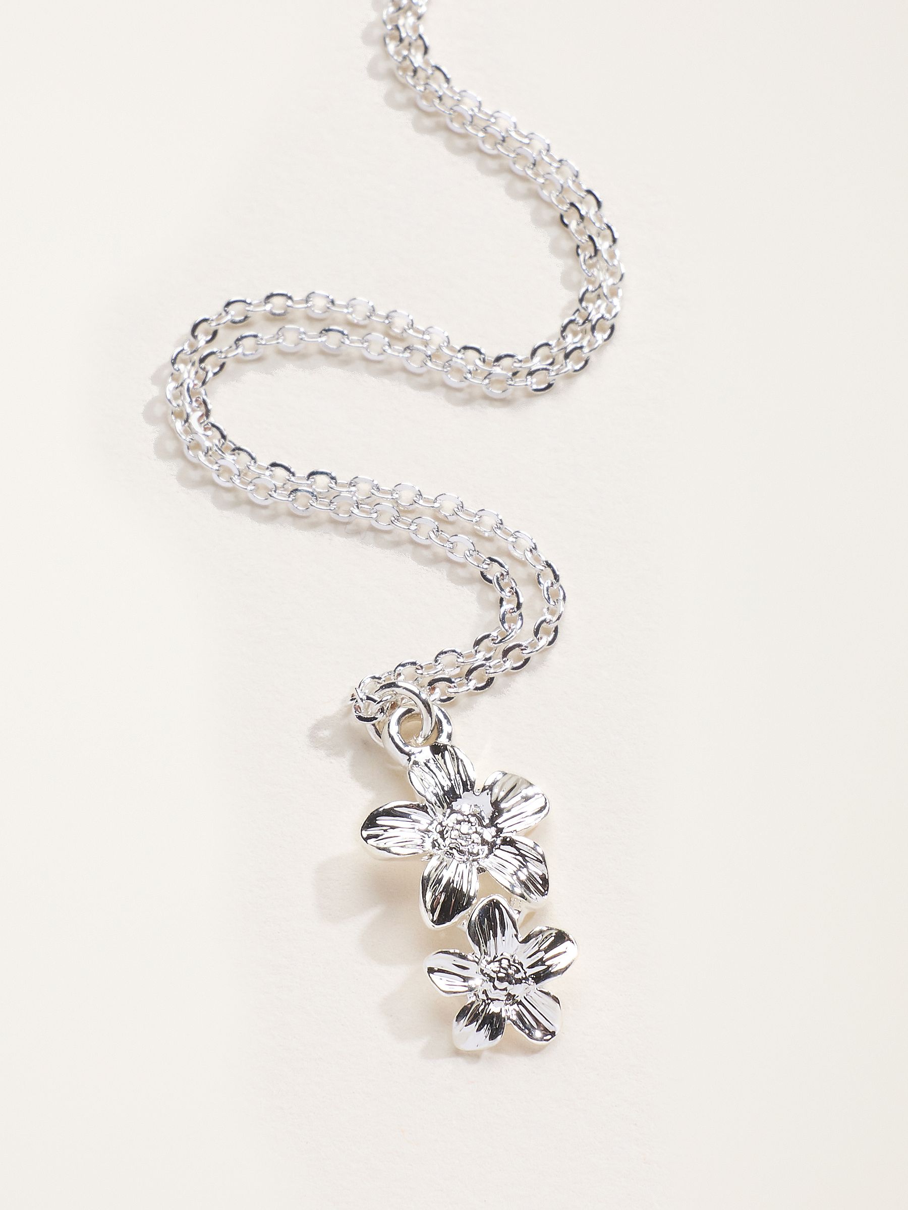 Silver Tone Double flower Necklace - Image 3 of 3 Silver Tone Double flower Necklace - Image 3 of 3